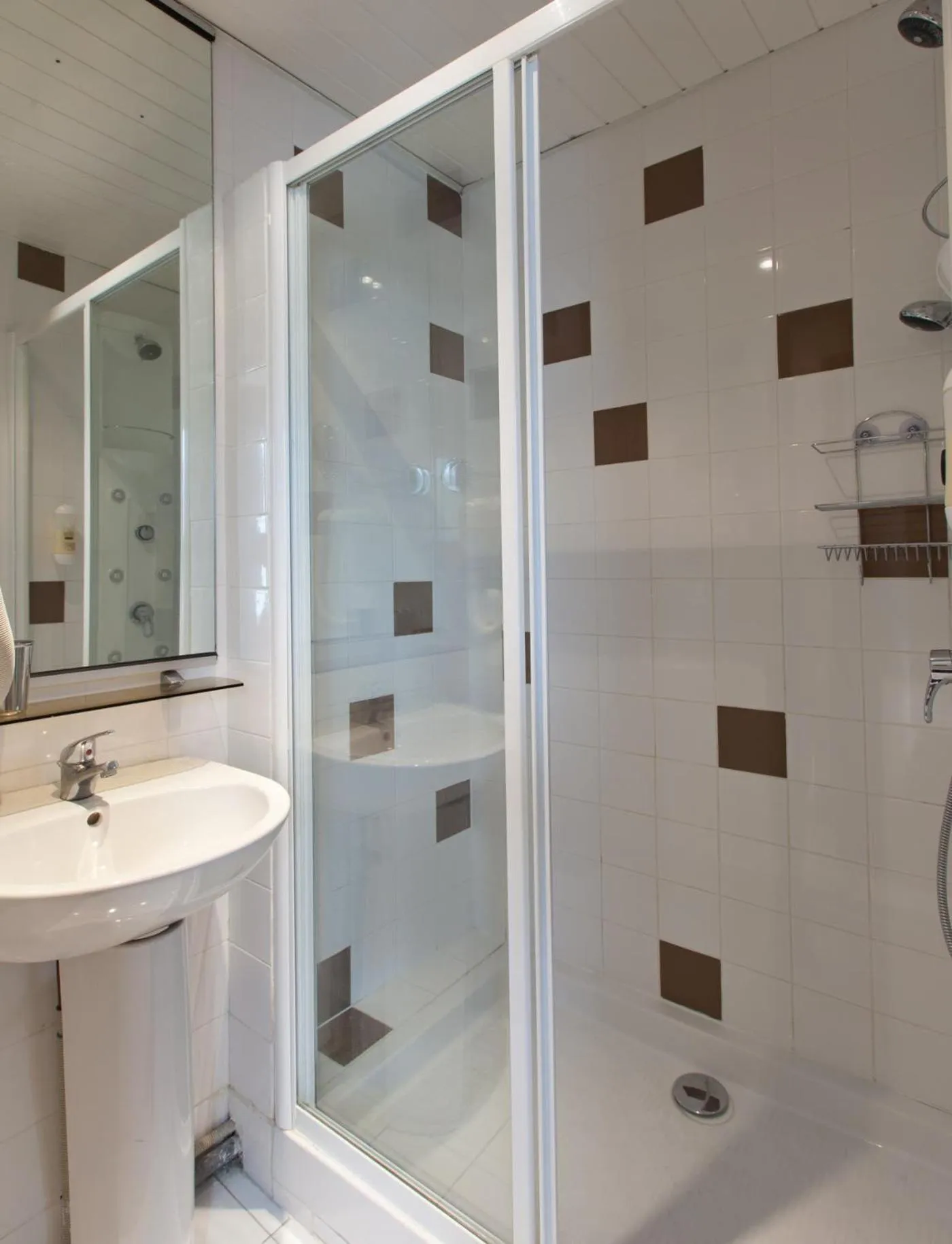 Bathroom in Hôtel du Parc