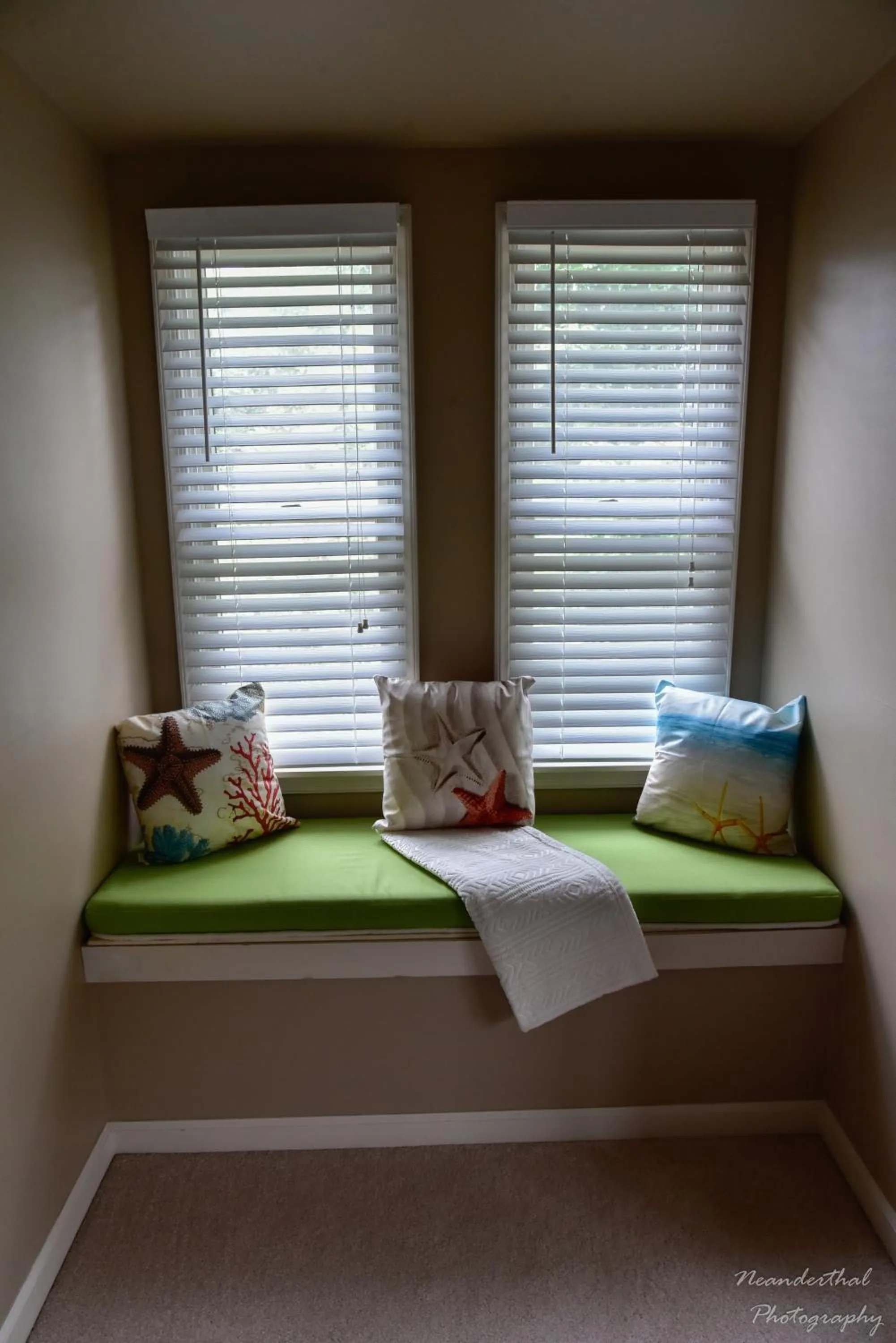Seating area, Bed in The Yellow Rose of Talbot Bed and Breakfast