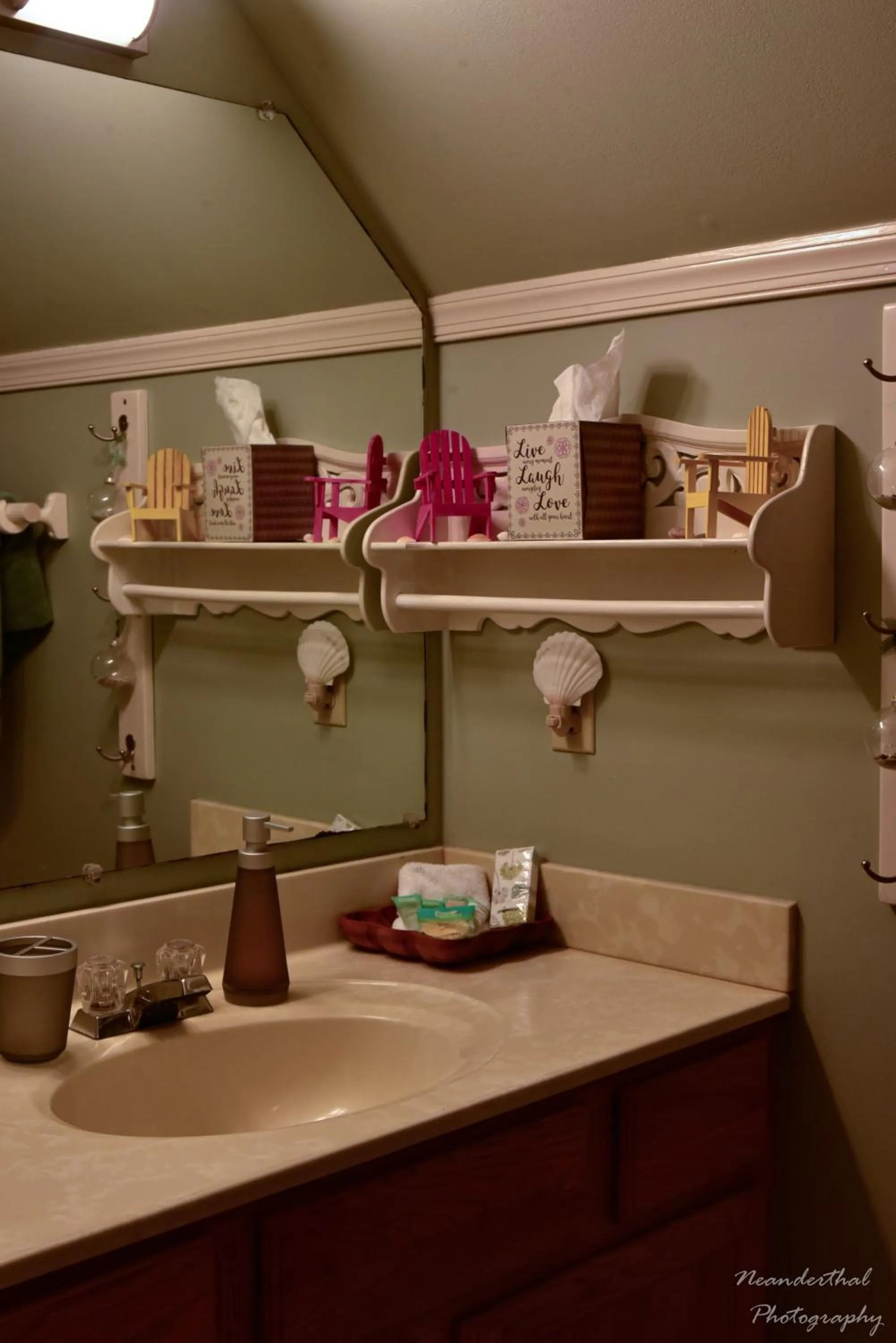Bathroom in The Yellow Rose of Talbot Bed and Breakfast