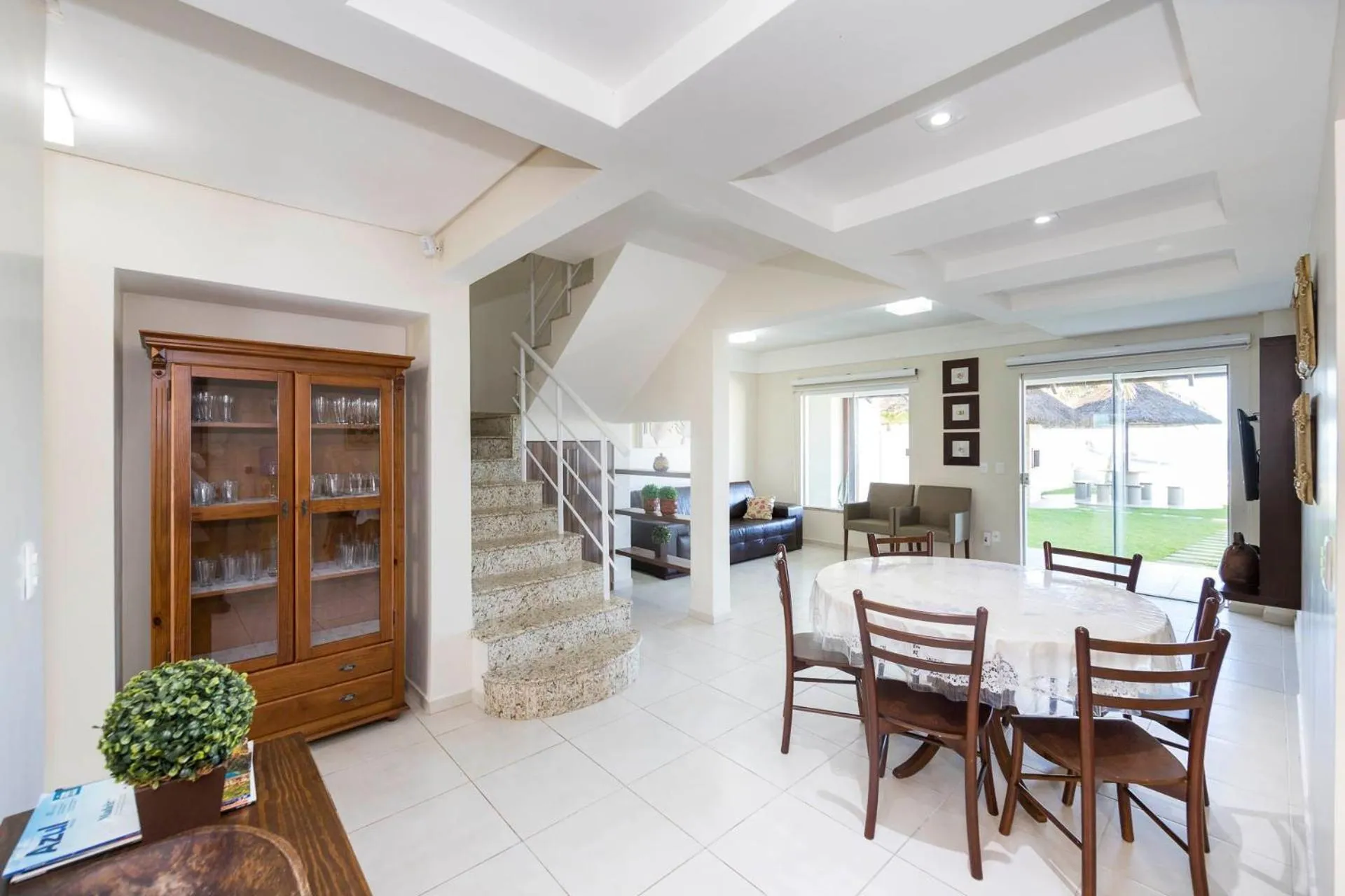 Dining area in 066A - Fabulosa Casa Frente ao Mar para 08 pessoas na Praia de Bombinhas SC