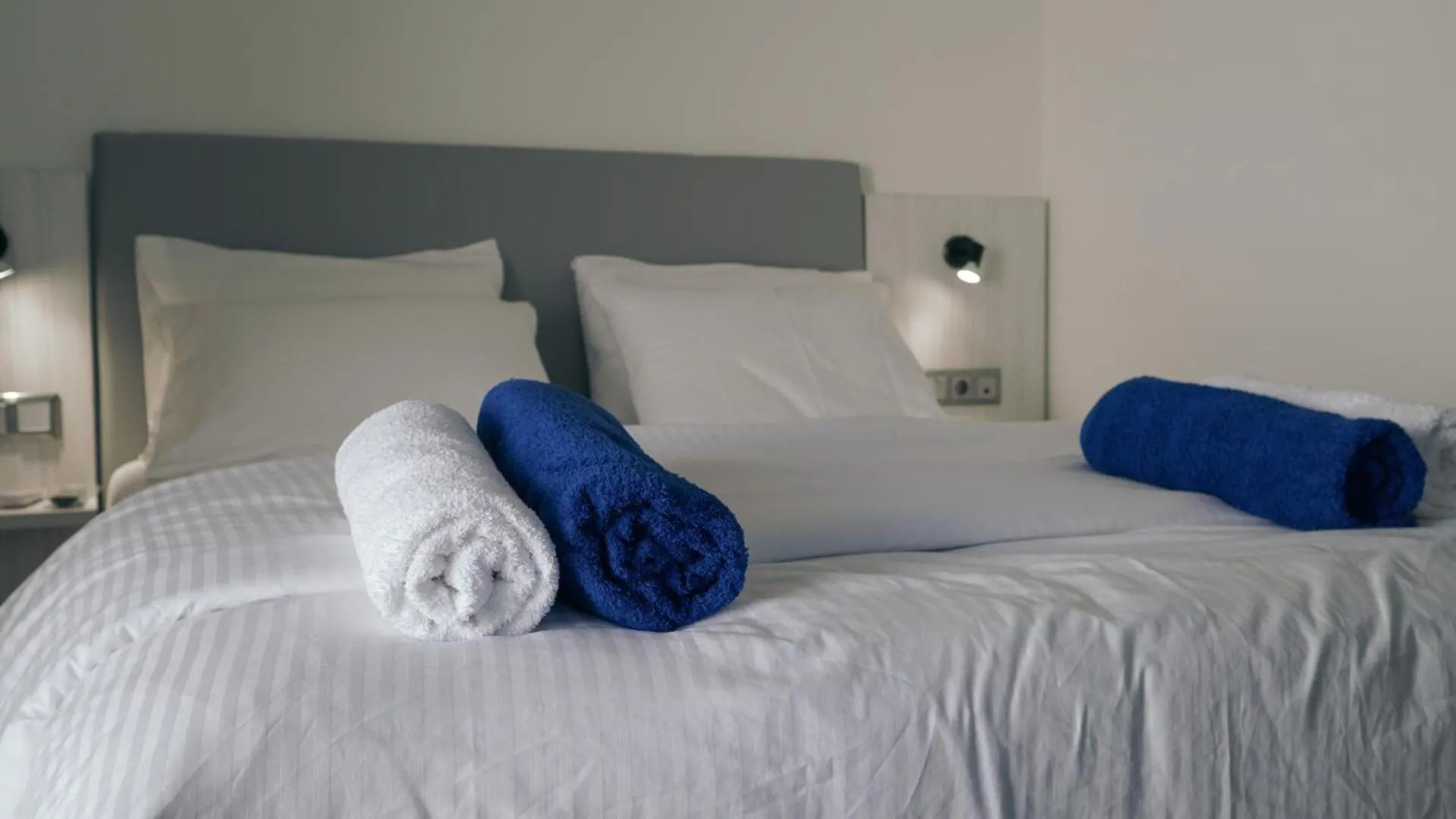 Bed in Noir Santorini