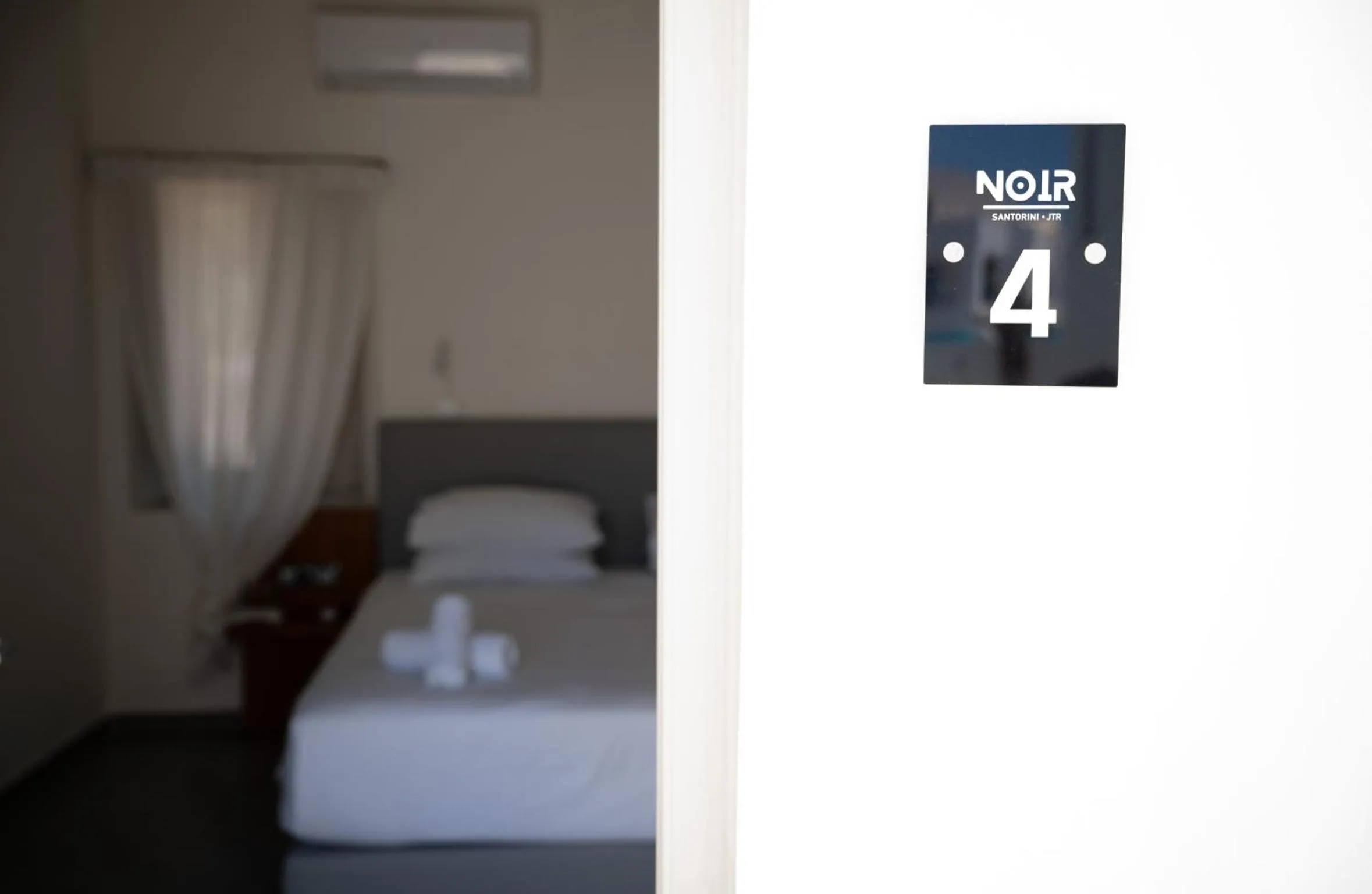 Bed in Noir Santorini