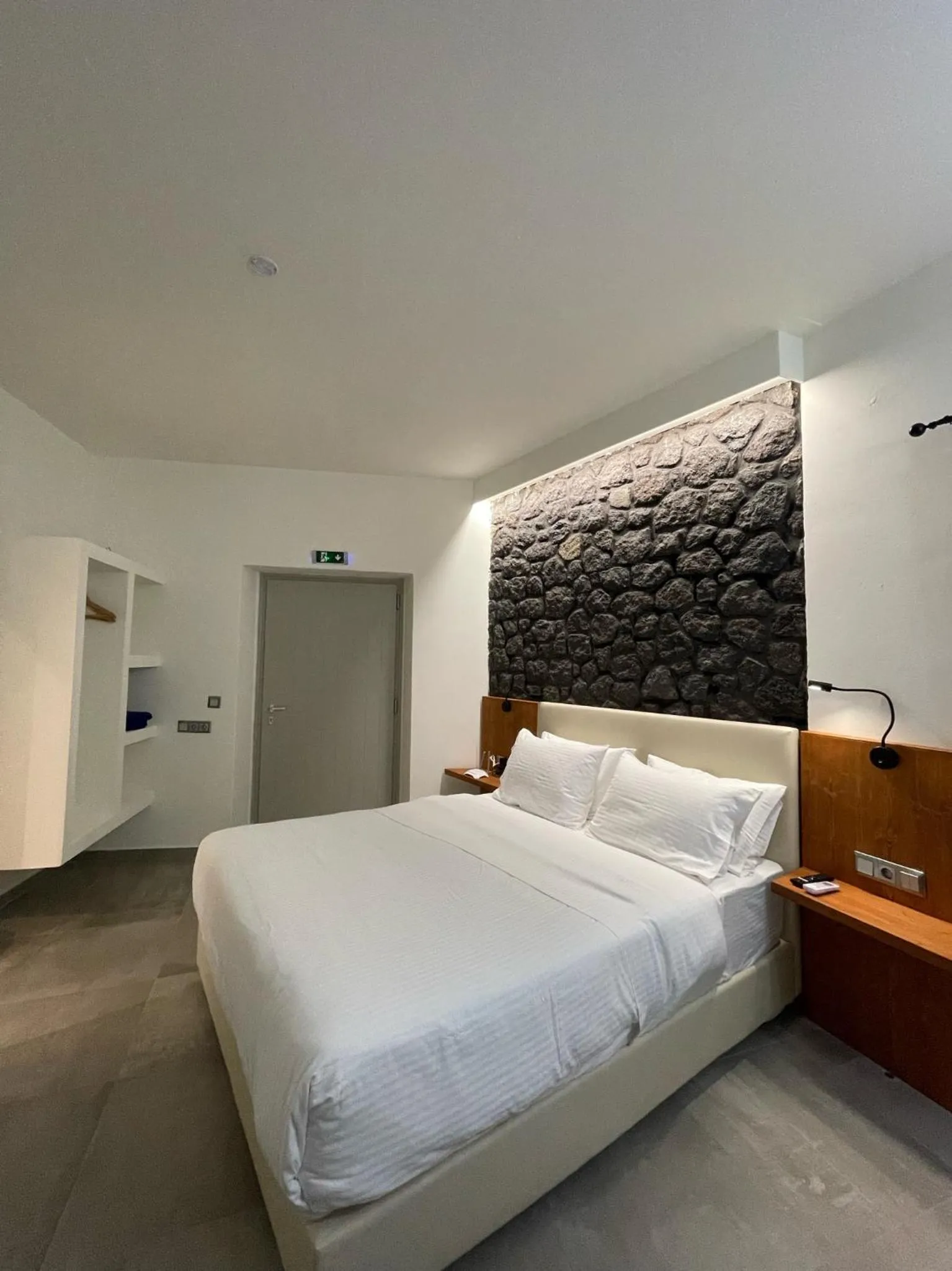 Bed in Noir Santorini