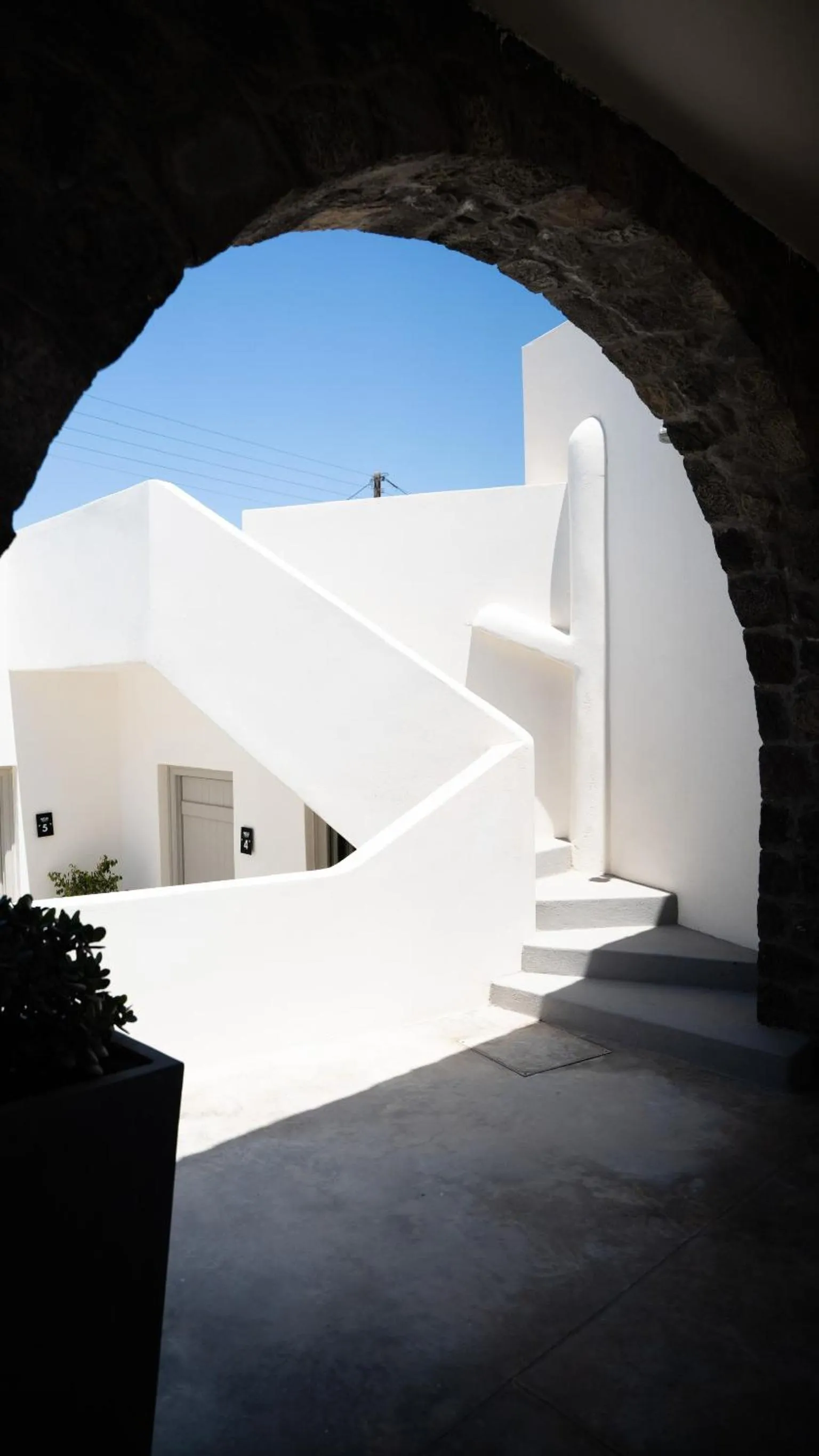 Day in Noir Santorini