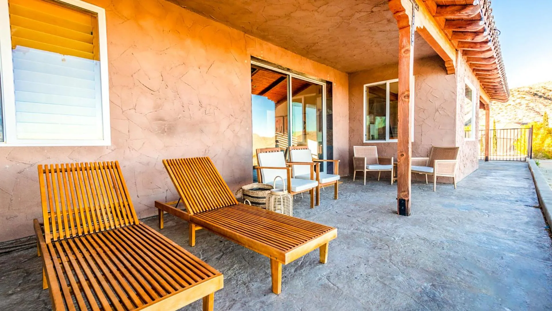 sunbed in Desert villa with great views, hot tub and mini-golf