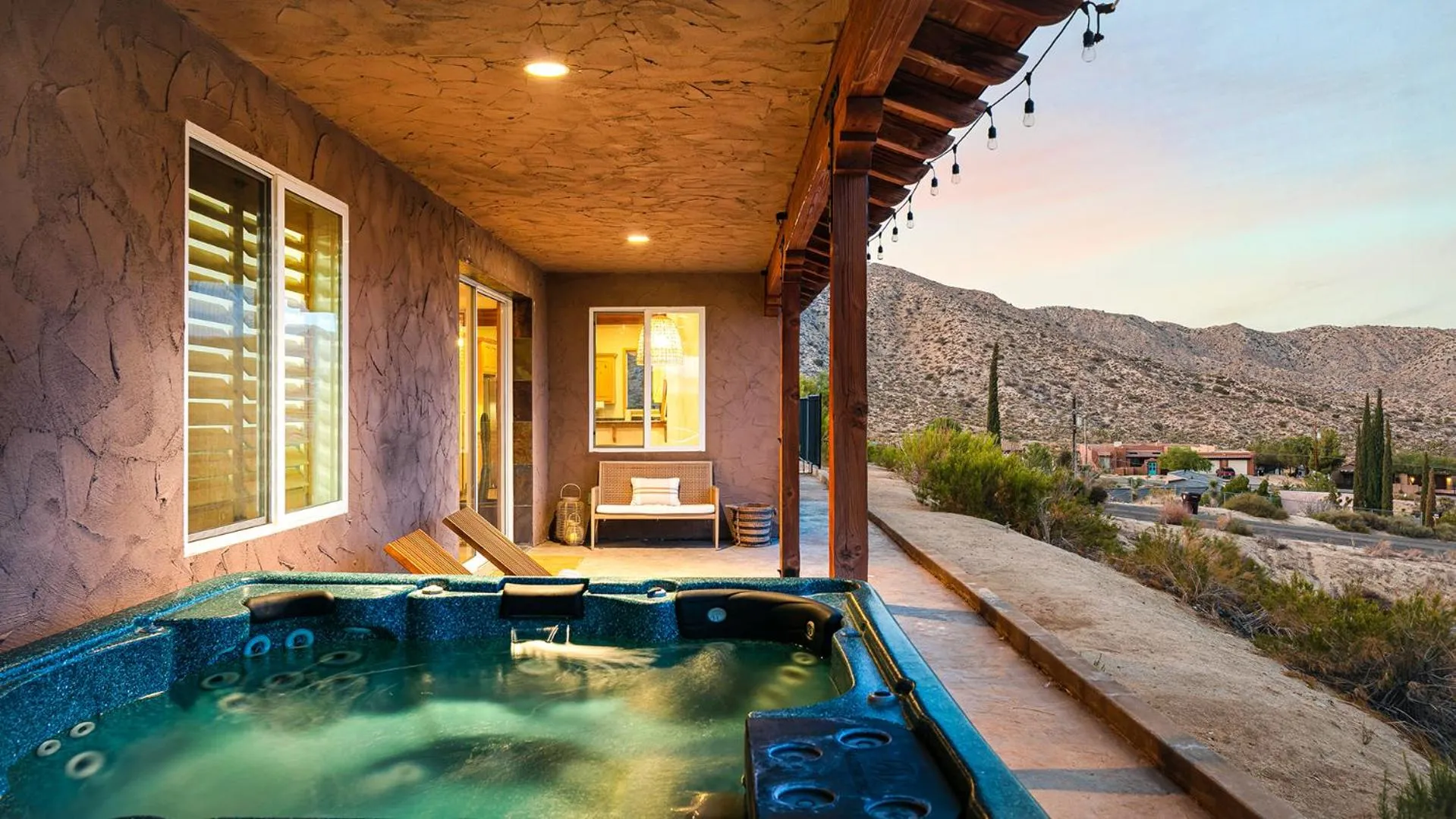 Hot Tub in Desert villa with great views, hot tub and mini-golf