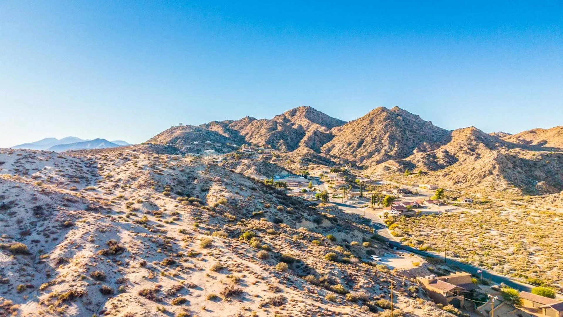 Natural landscape in Desert villa with great views, hot tub and mini-golf