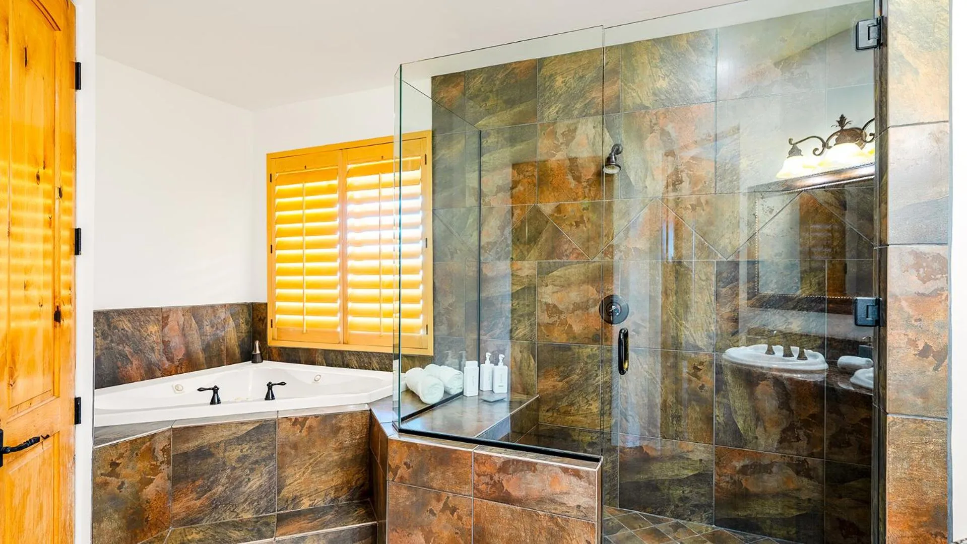 Bath in Desert villa with great views, hot tub and mini-golf