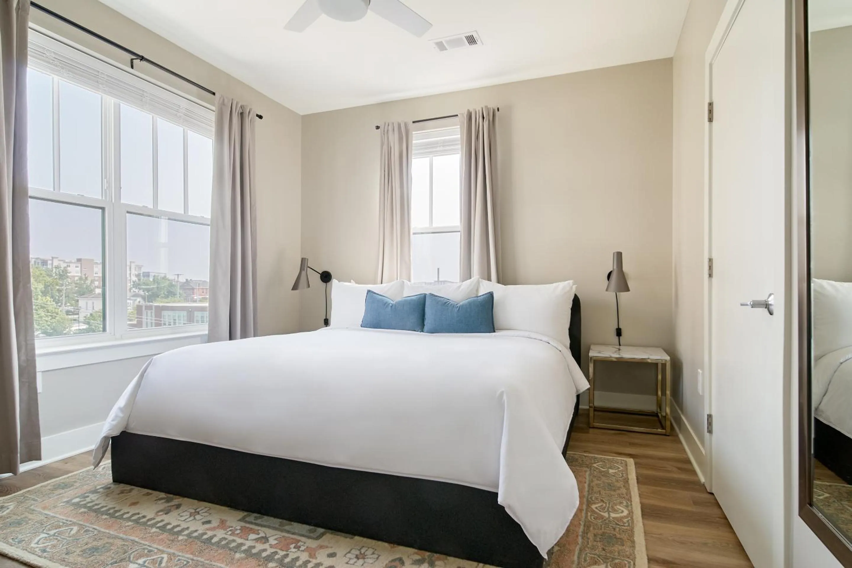 Deluxe Apartment in LC SoBro