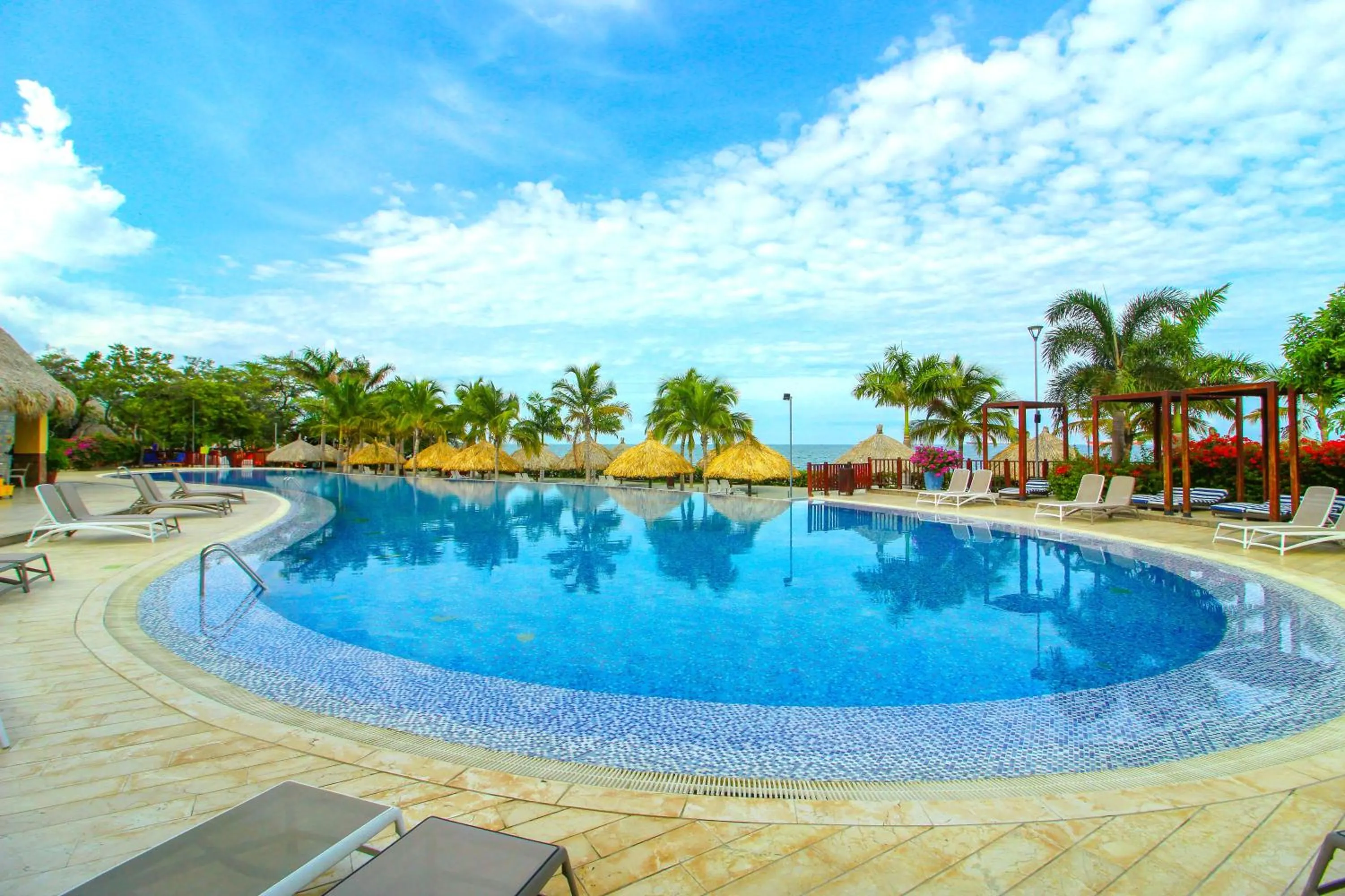 Swimming pool in Apartasuites Samaria - Club de Playa