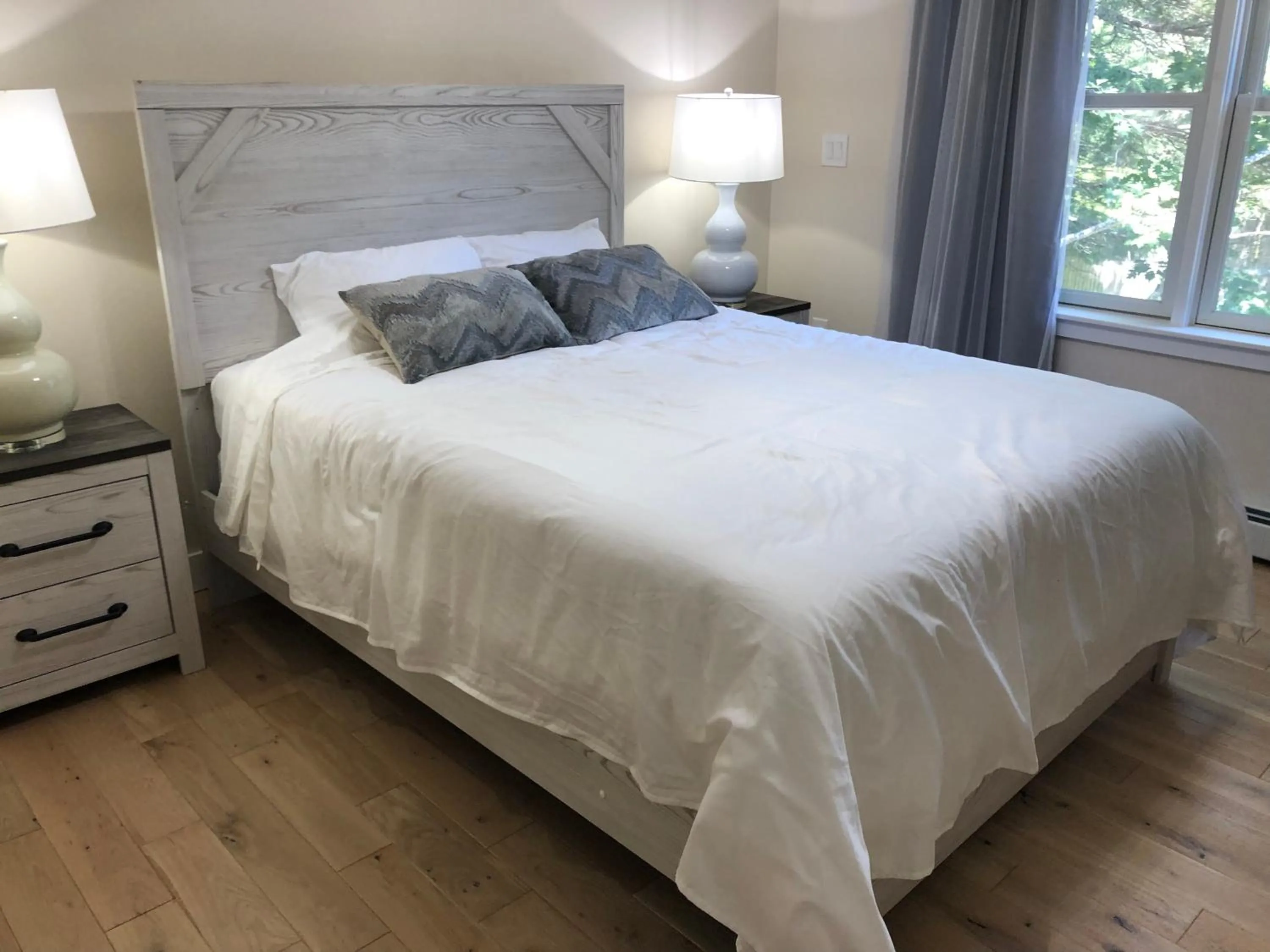 Bedroom, Bed in The Mighty Oaks Retreat,modern house Bar Harbor Acadia MDI