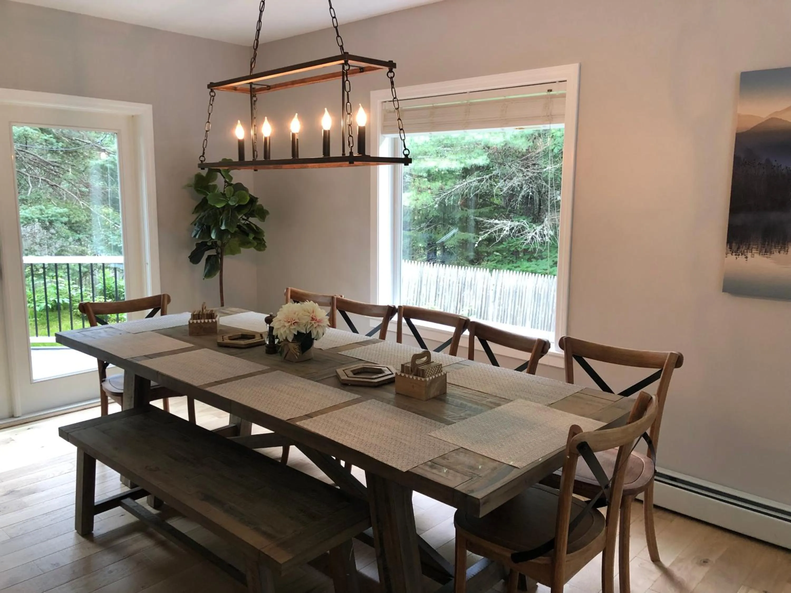 Dining area in The Mighty Oaks Retreat,modern house Bar Harbor Acadia MDI