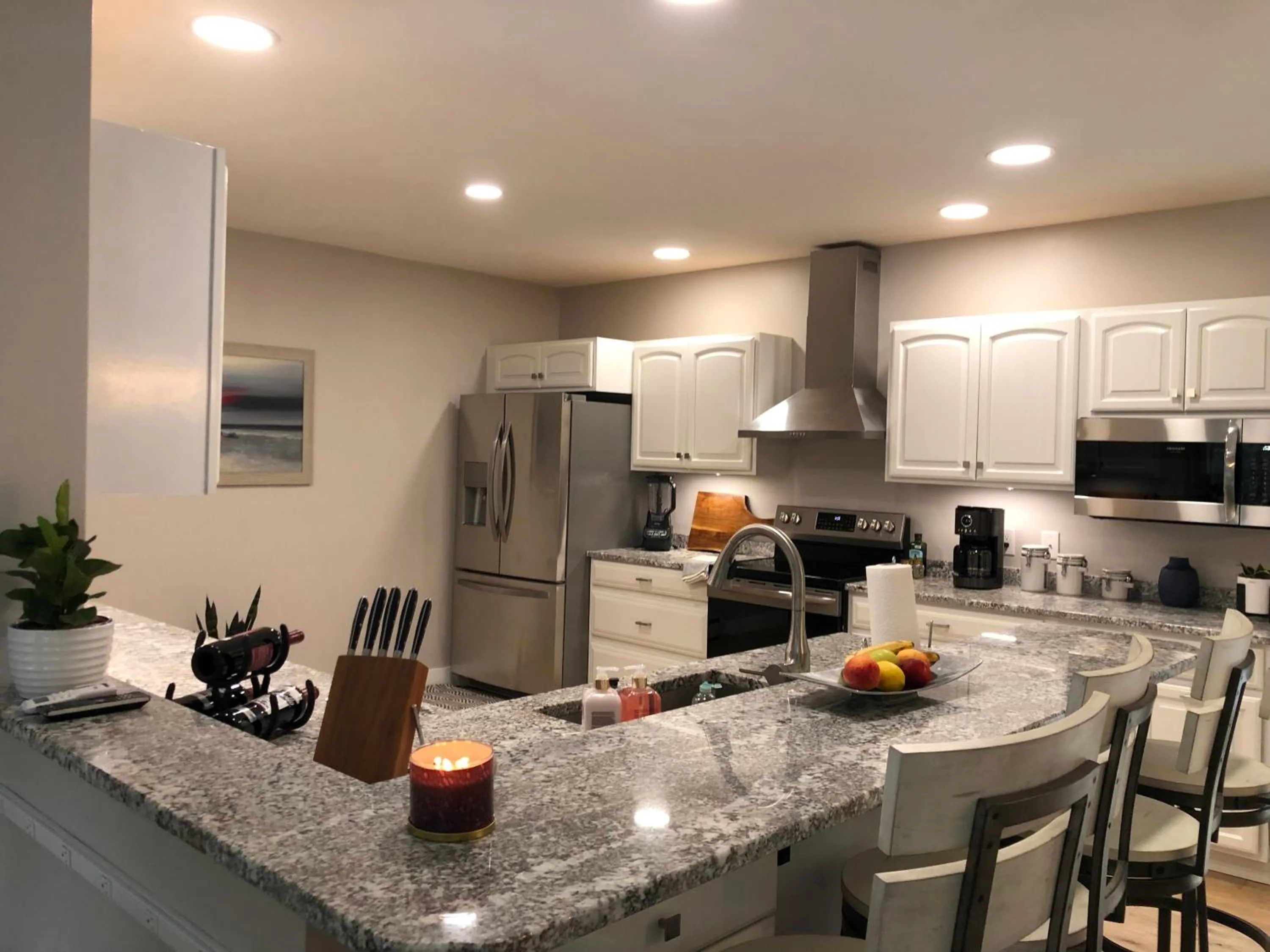 Kitchen or kitchenette in The Mighty Oaks Retreat,modern house Bar Harbor Acadia MDI