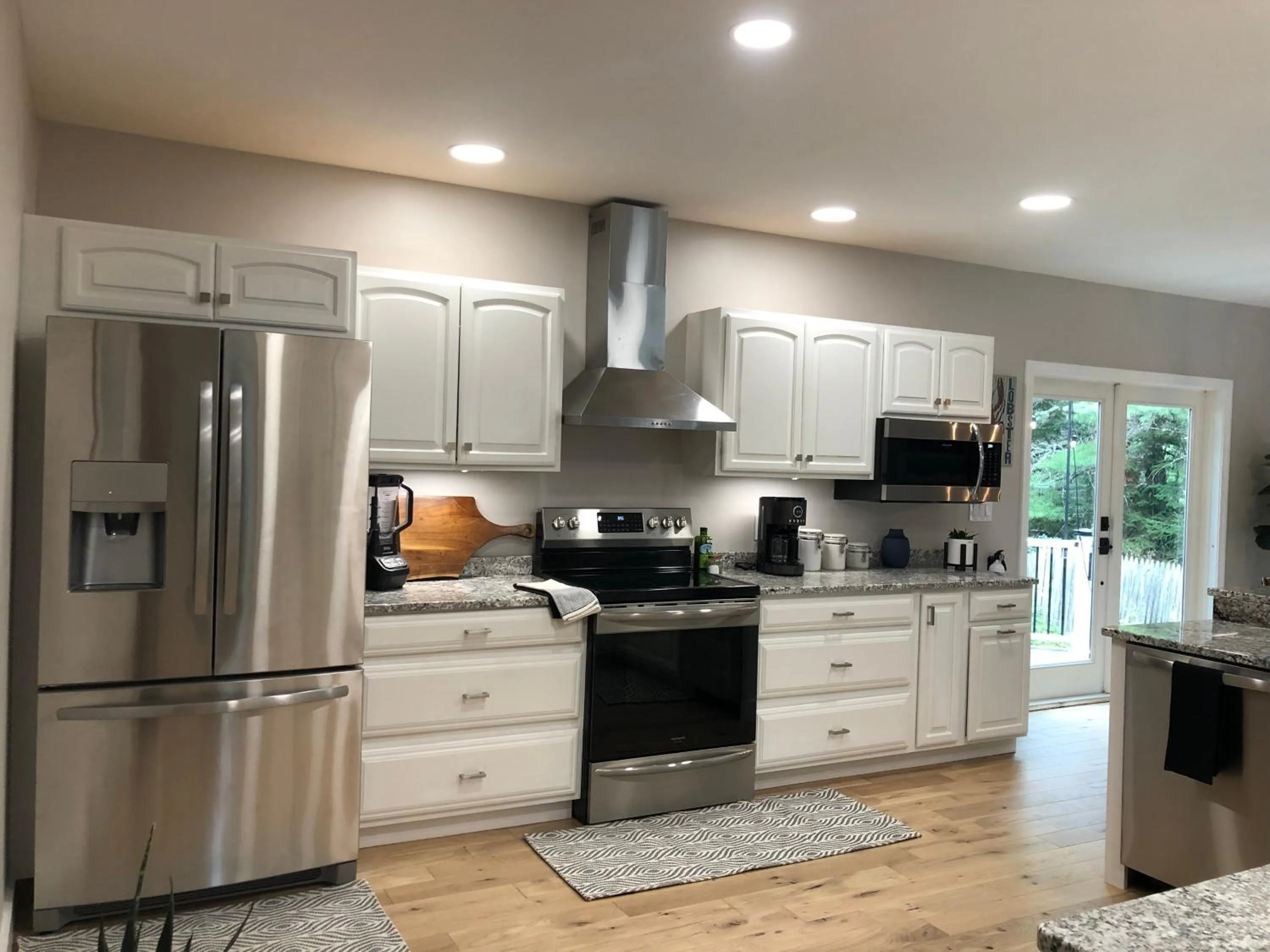 Kitchen or kitchenette in The Mighty Oaks Retreat,modern house Bar Harbor Acadia MDI