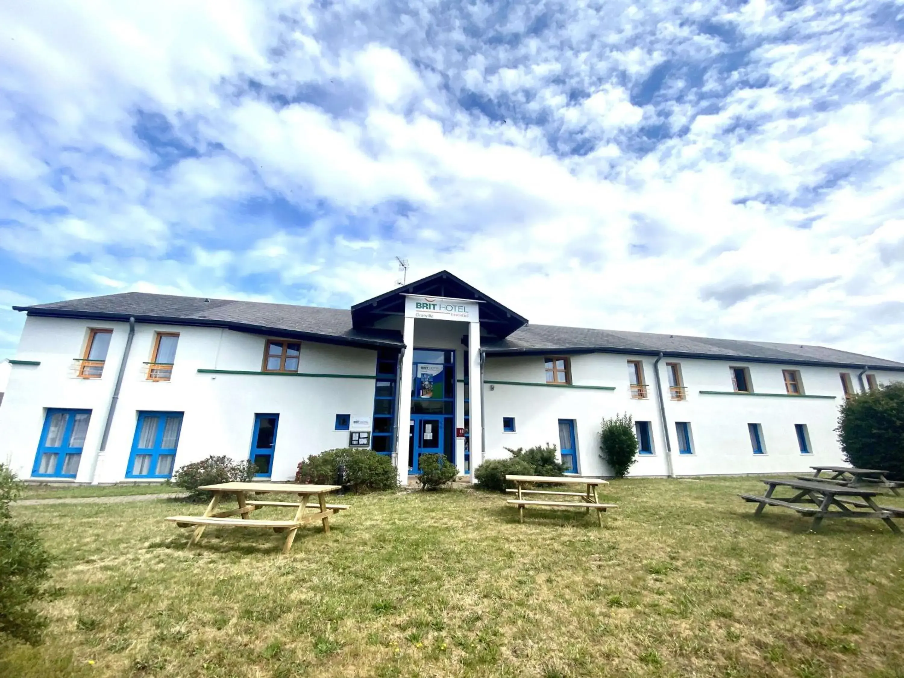 Property building in Brit Hotel Essentiel de Granville Property building in Brit Hotel Essentiel de Granville