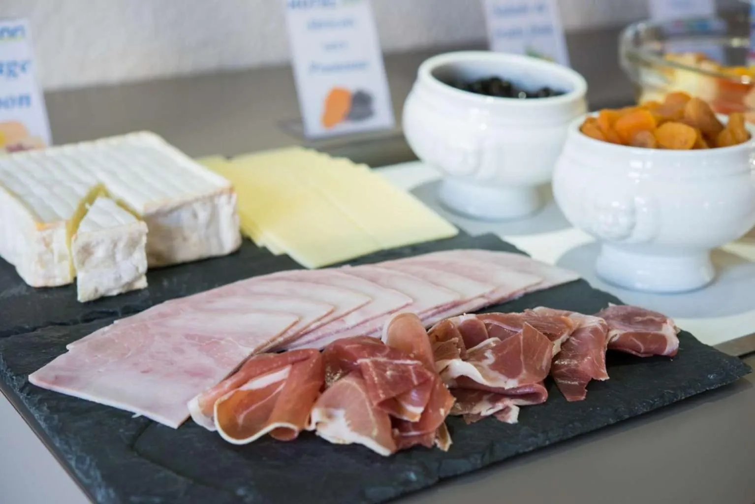 Breakfast in Brit Hotel Essentiel de Granville