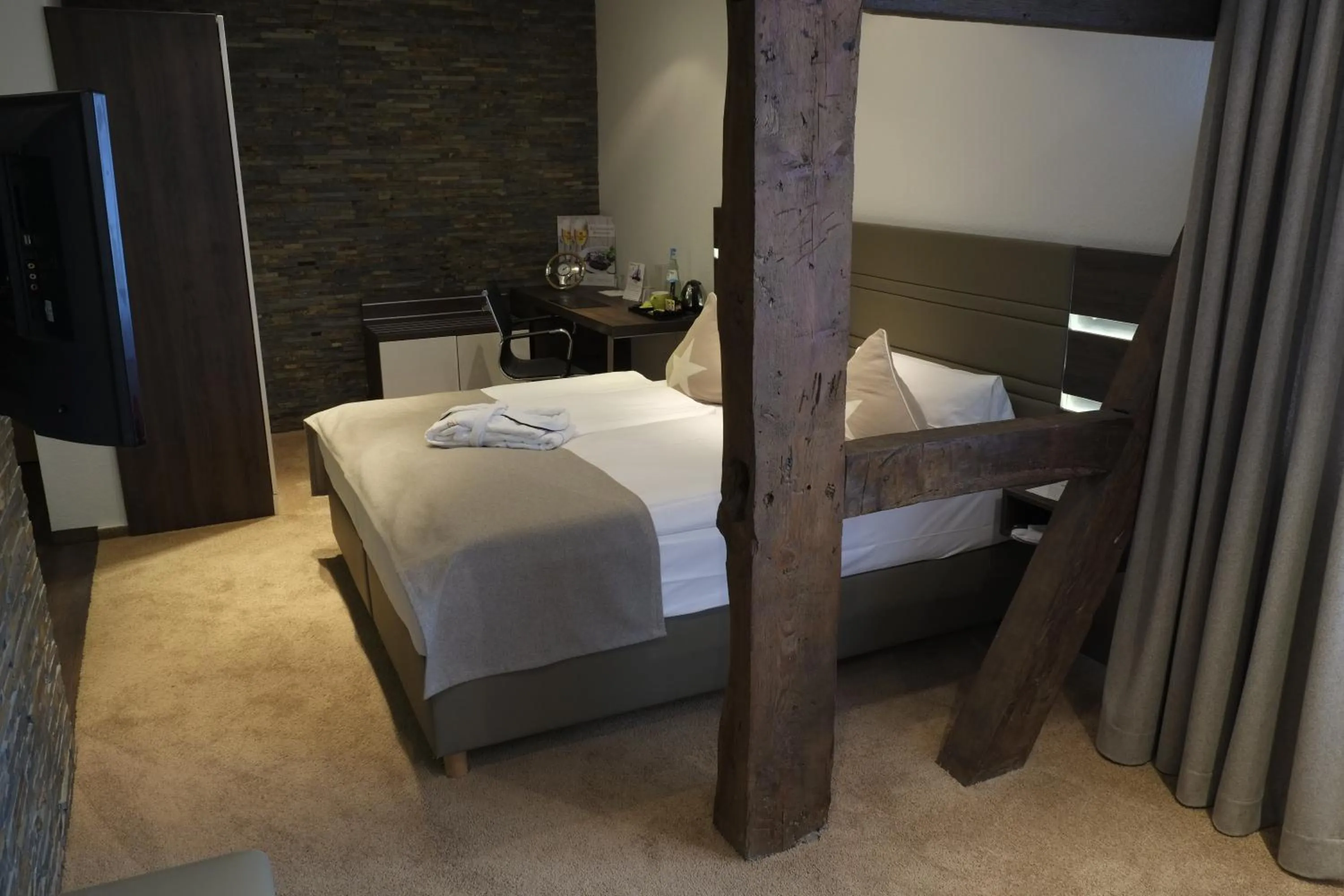 Photo of the whole room, Bed in Hotel Brunnenhof International