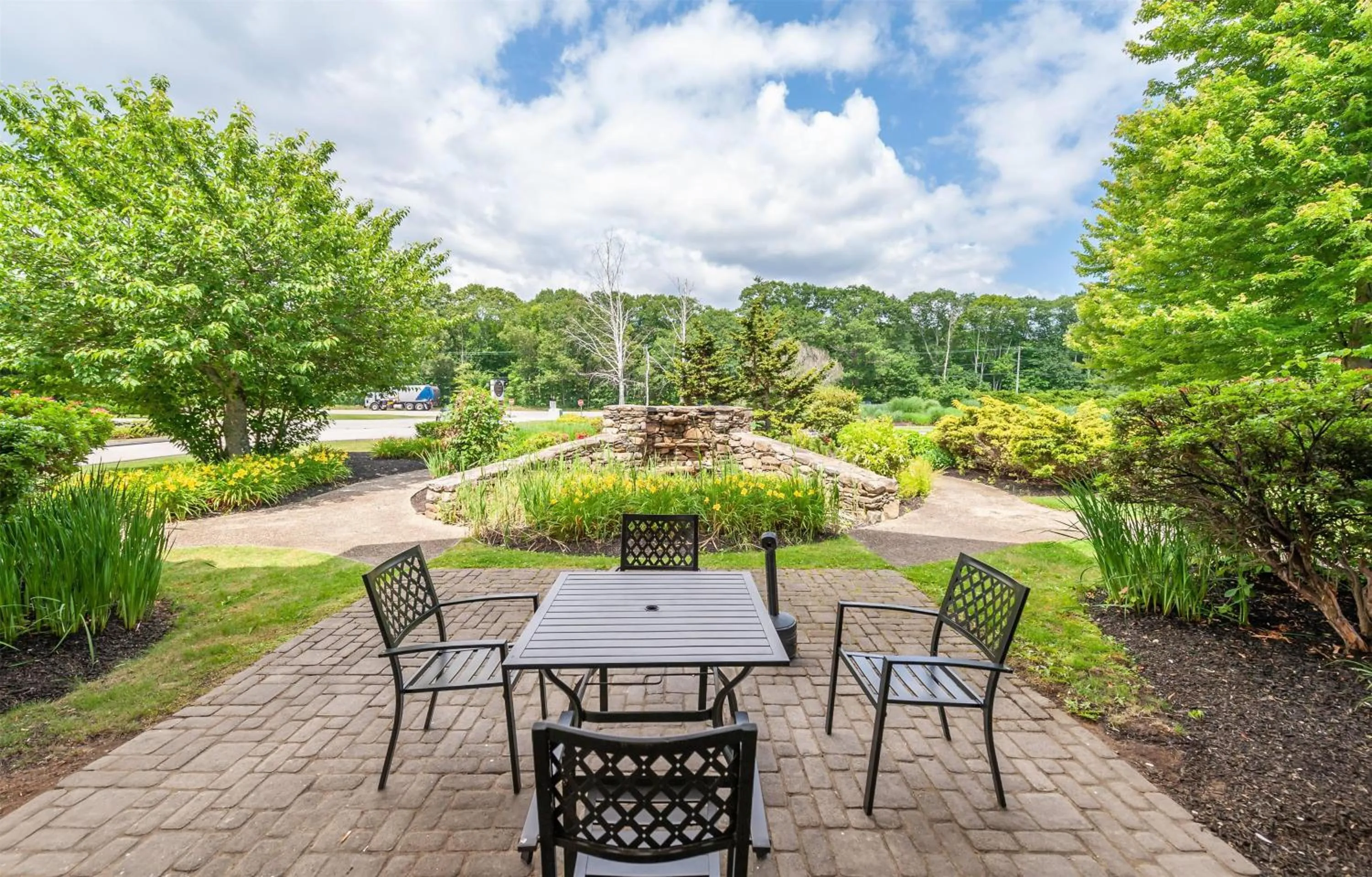 Property building in Bellissimo Hotel, Trademark by Wyndham Near Foxwoods Casino