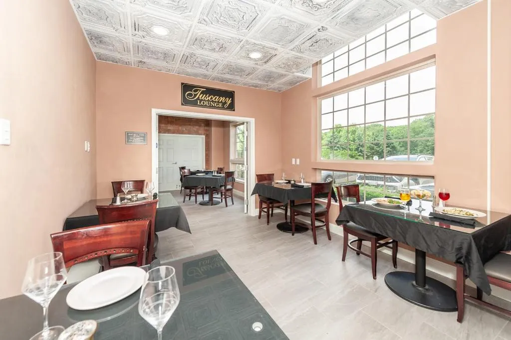 Restaurant/places to eat in Bellissimo Hotel, Trademark by Wyndham Near Foxwoods Casino