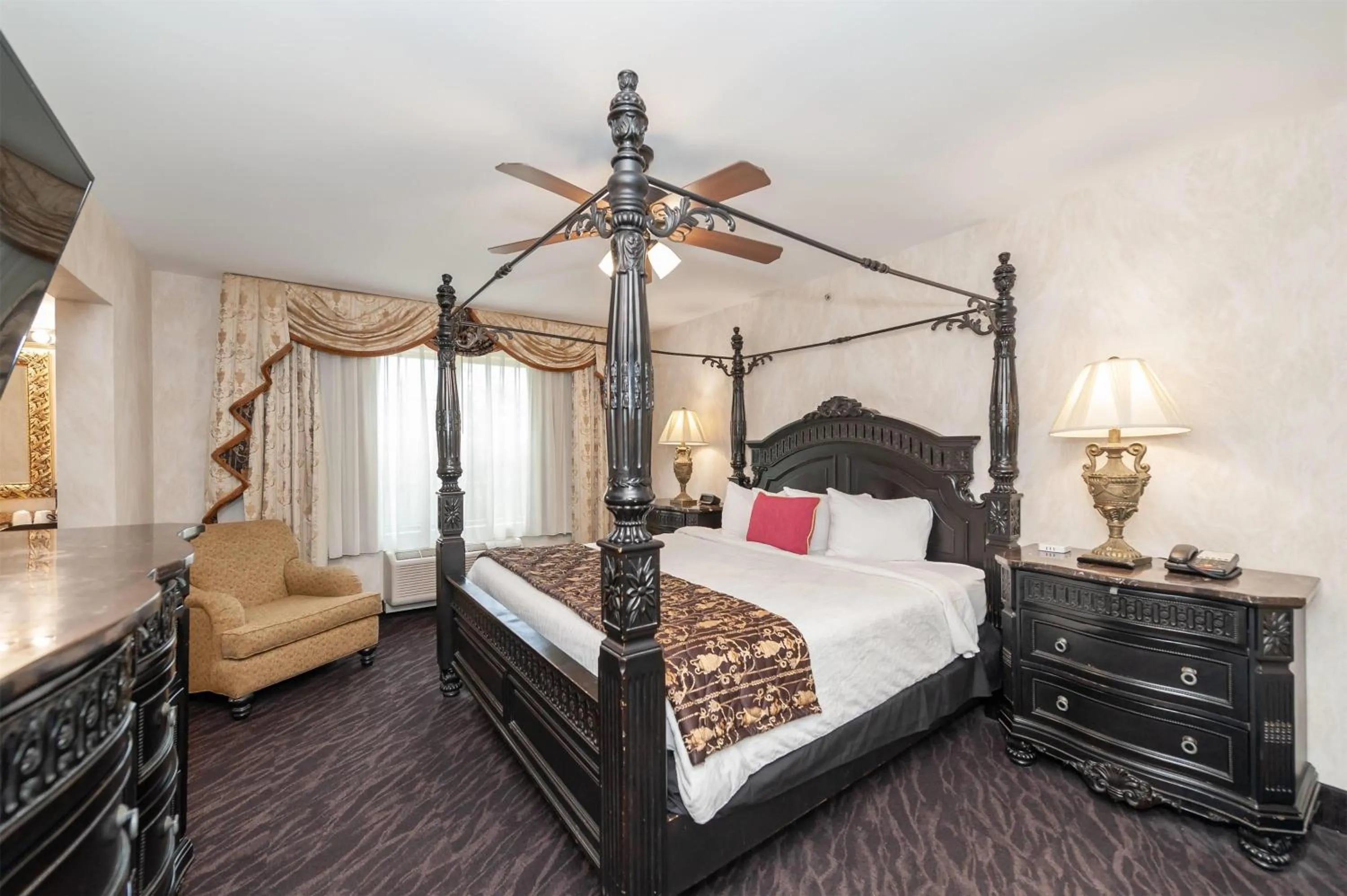 Photo of the whole room, Bed in Bellissimo Hotel, Trademark by Wyndham Near Foxwoods Casino