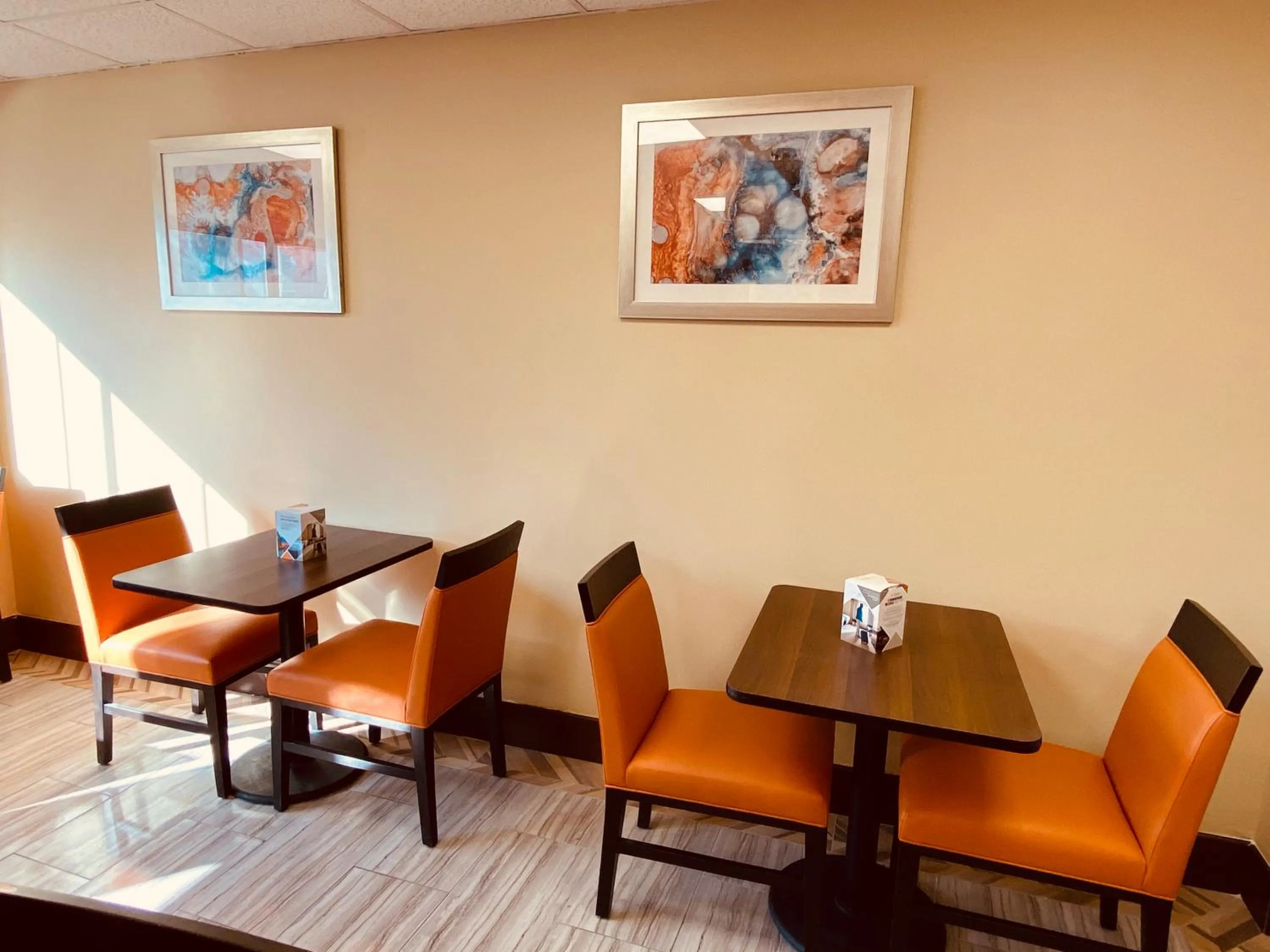 Restaurant/Places to Eat in Surface Inn Brooklyn