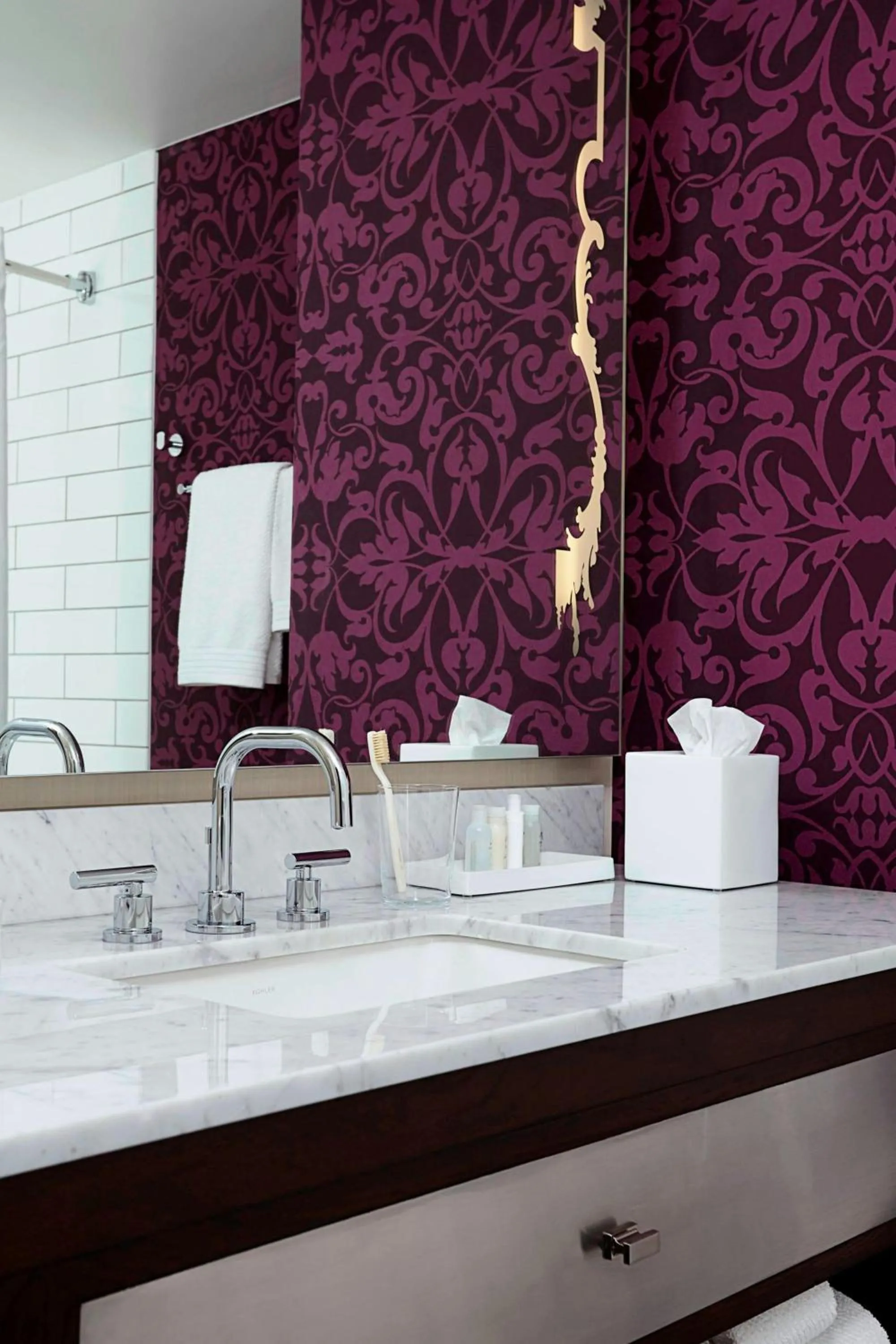 Bathroom in The Mayflower Hotel, Autograph Collection