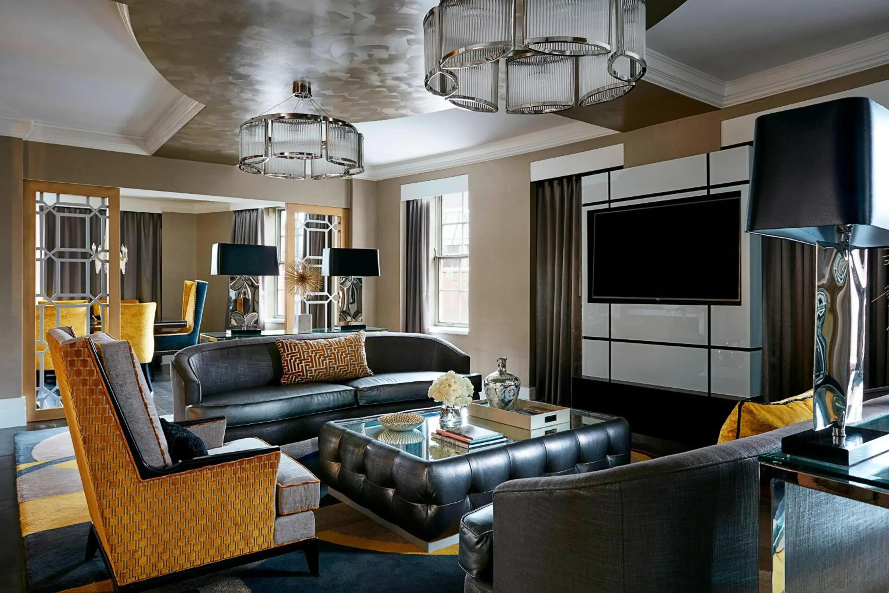 Living room in The Mayflower Hotel, Autograph Collection Living room in The Mayflower Hotel, Autograph Collection