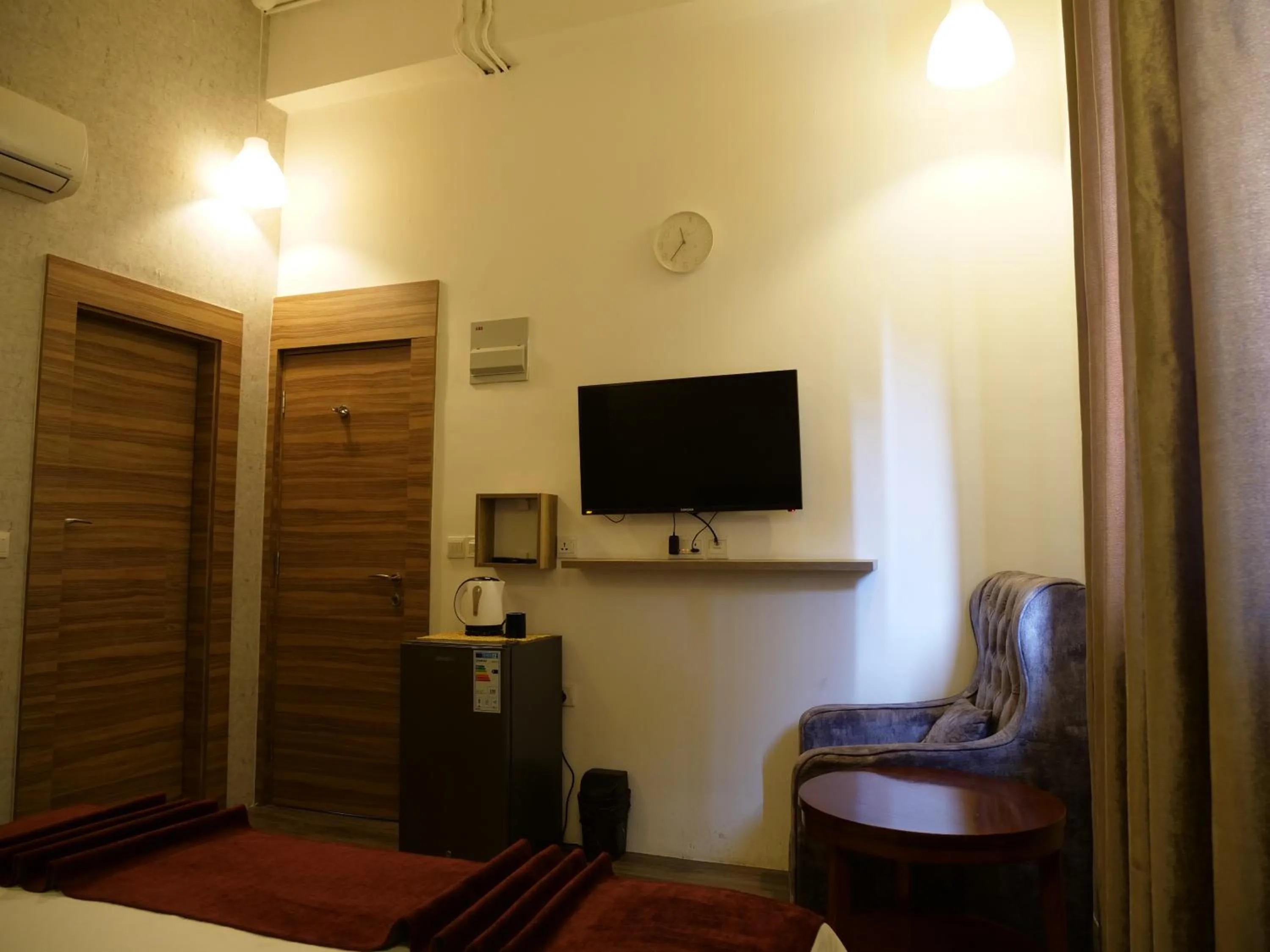 TV and multimedia in Twins Downtown Hotel