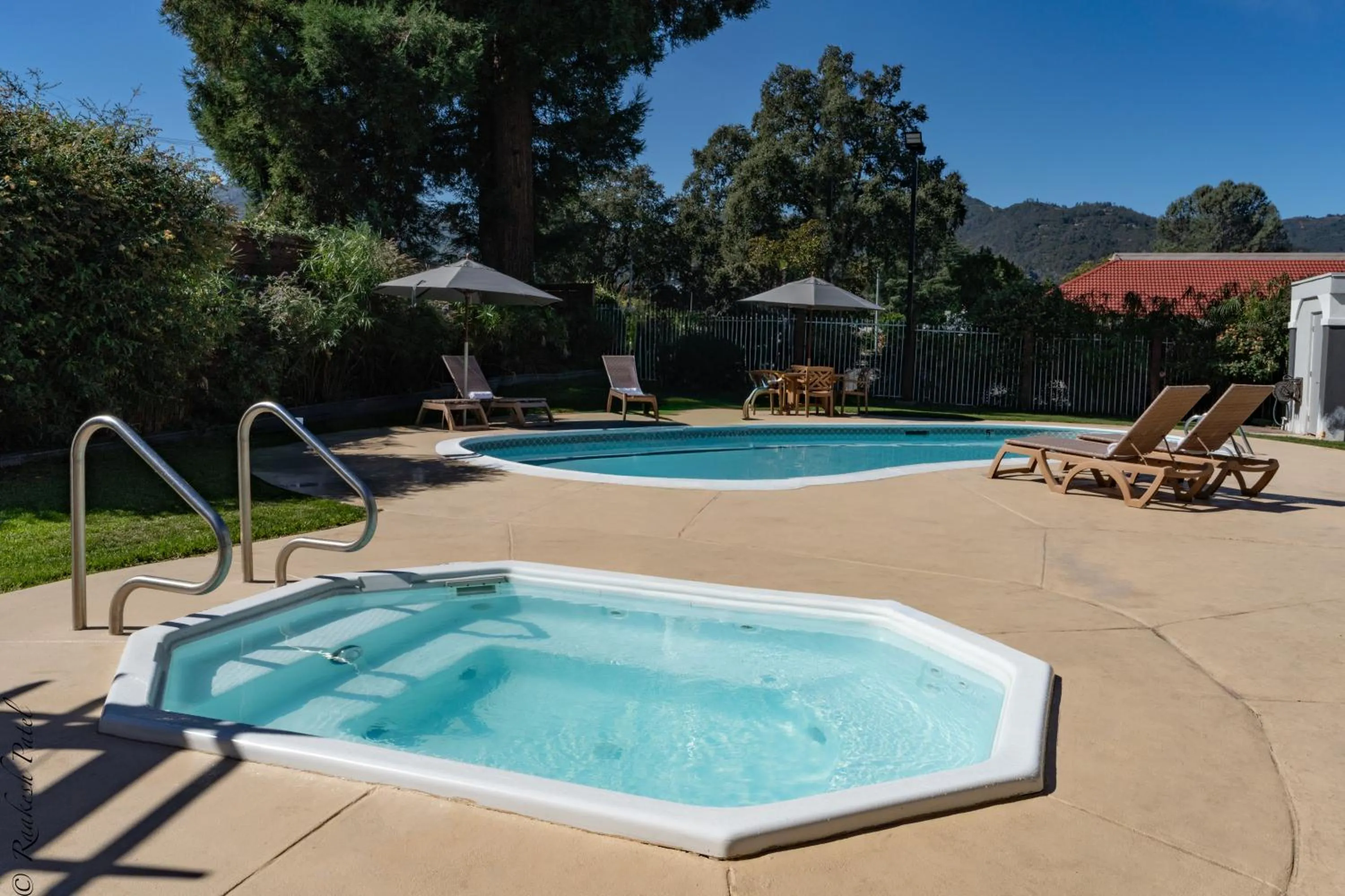 Swimming pool in The Orchard Hotel Ukiah Wine Country Free Breakfast, Pool, & Hot Tub