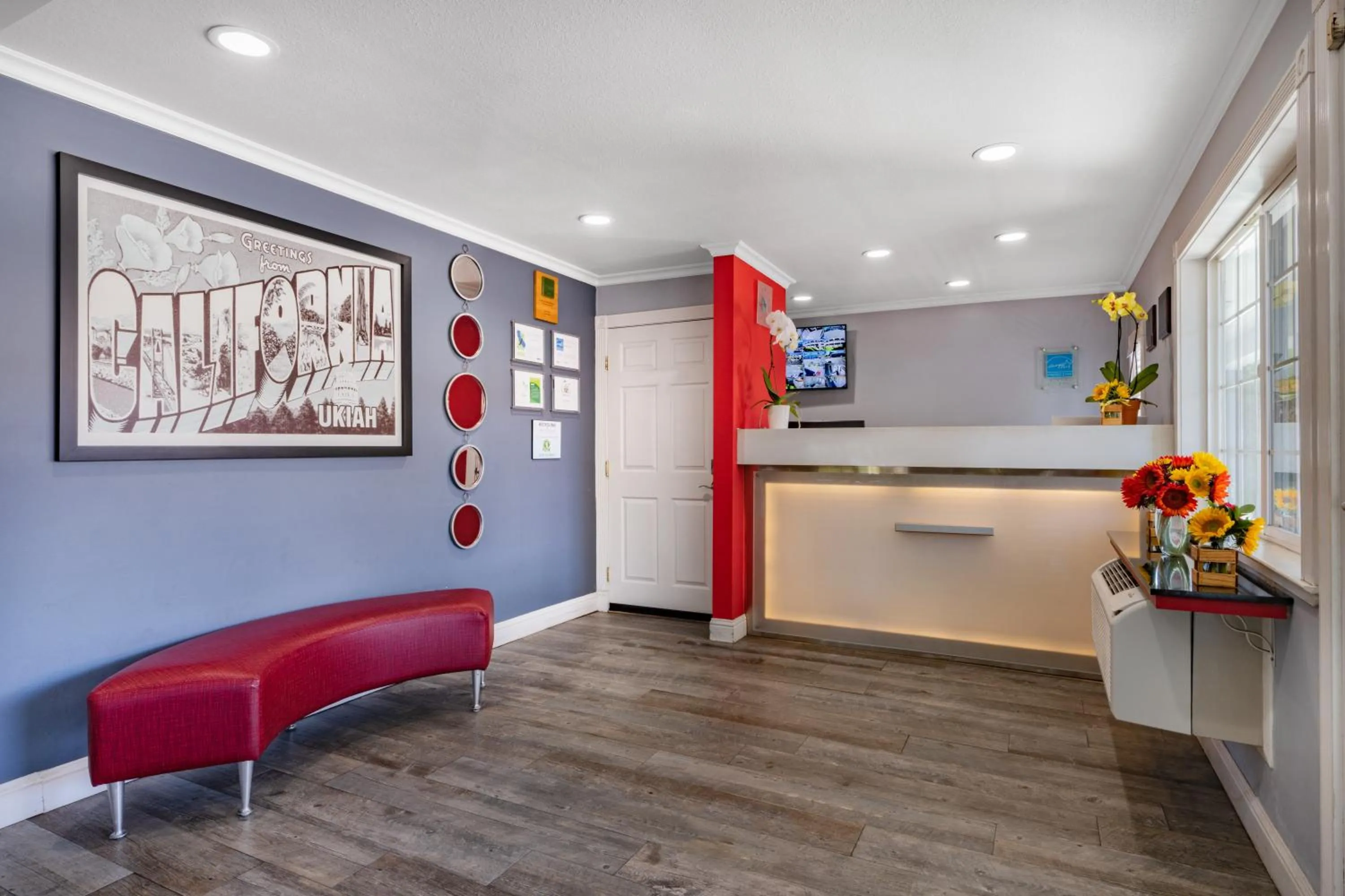 Property building in The Orchard Hotel Ukiah Wine Country Free Breakfast, Pool, & Hot Tub