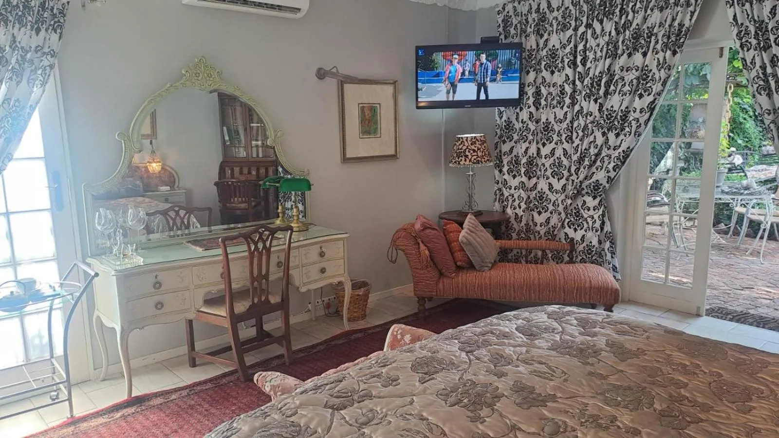 Bed in Michael-Angelo guest house