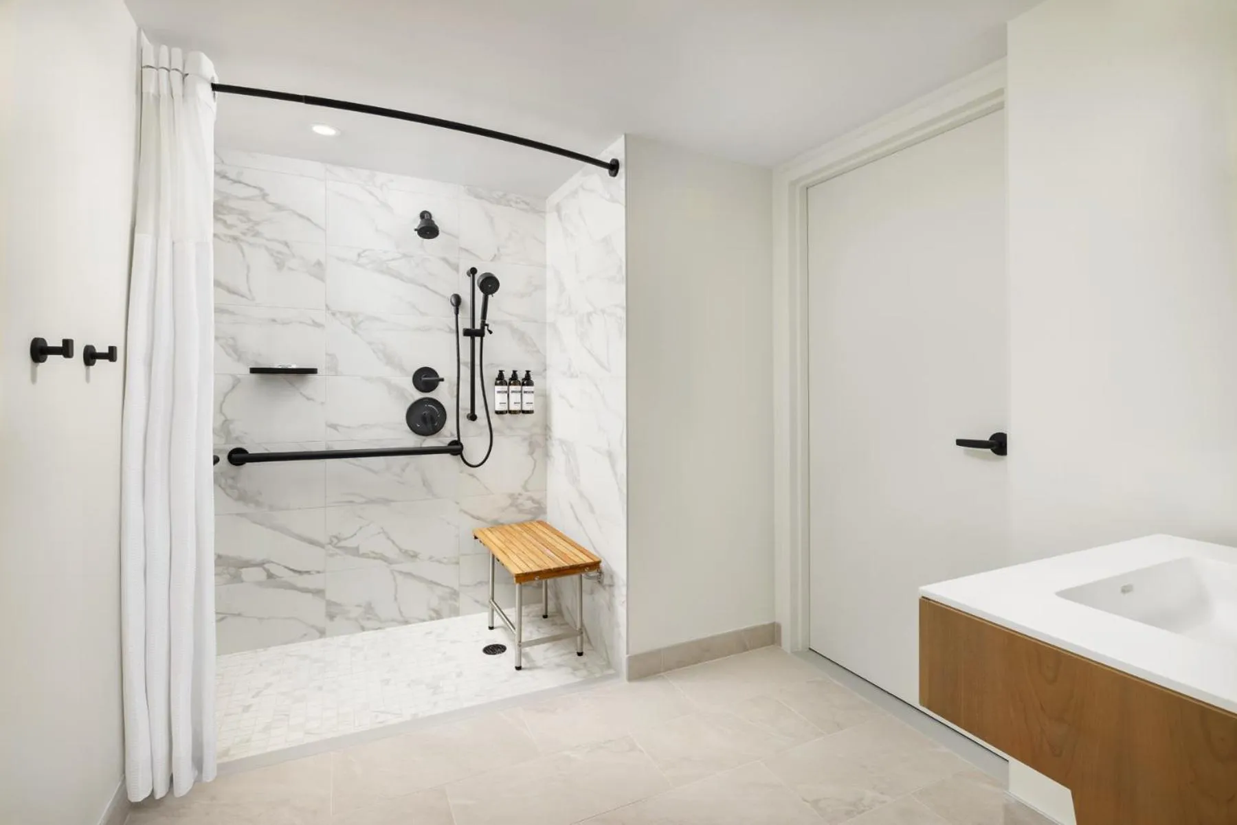 Shower, Bed in Hyatt Regency Times Square