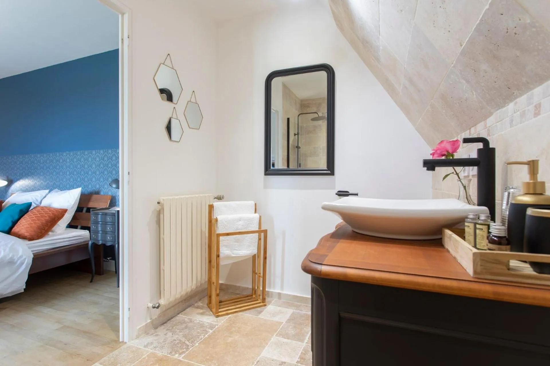 Bathroom, Bed in La Bellevue Bréville - B&B