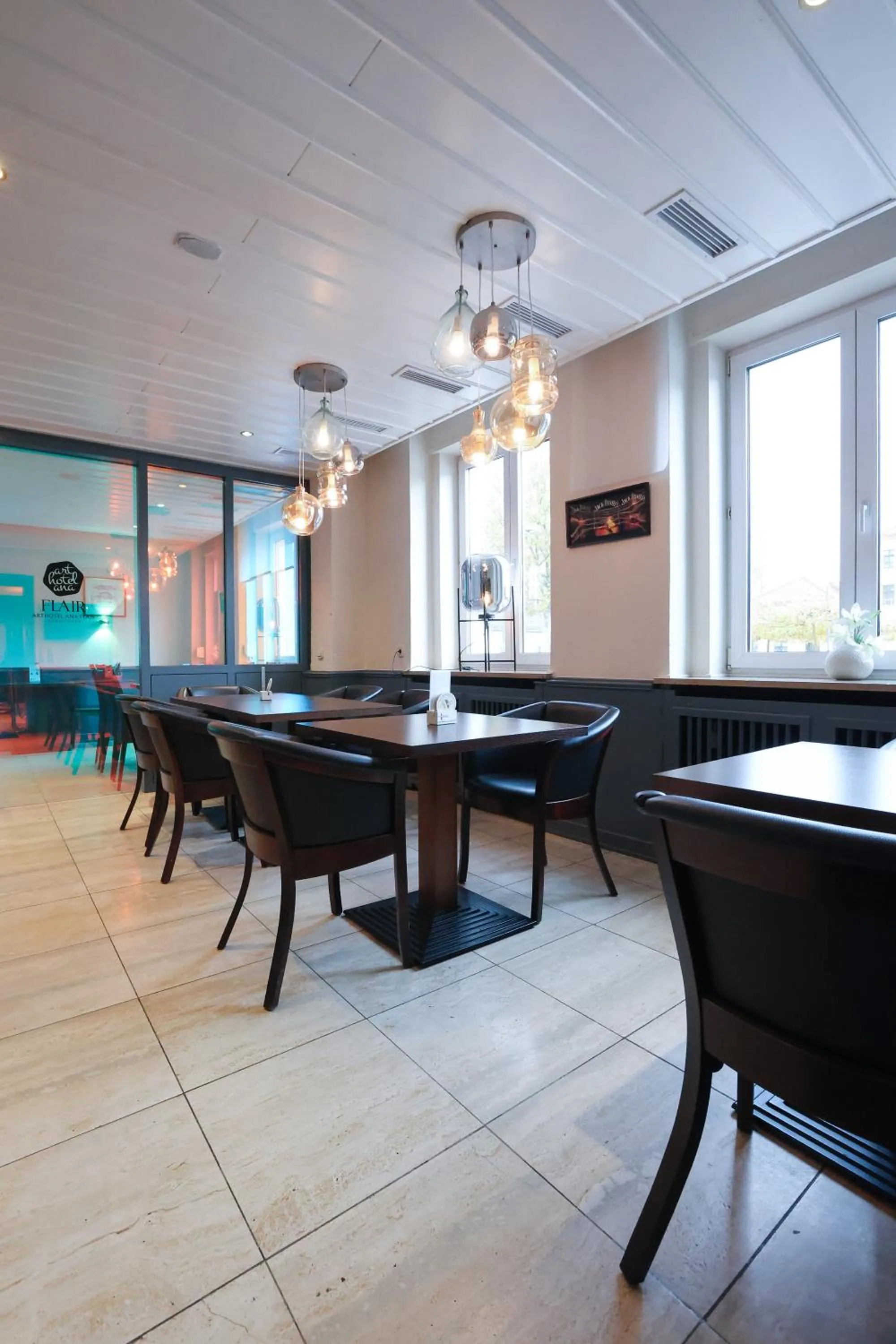 Restaurant/places to eat in Arthotel ANA Flair