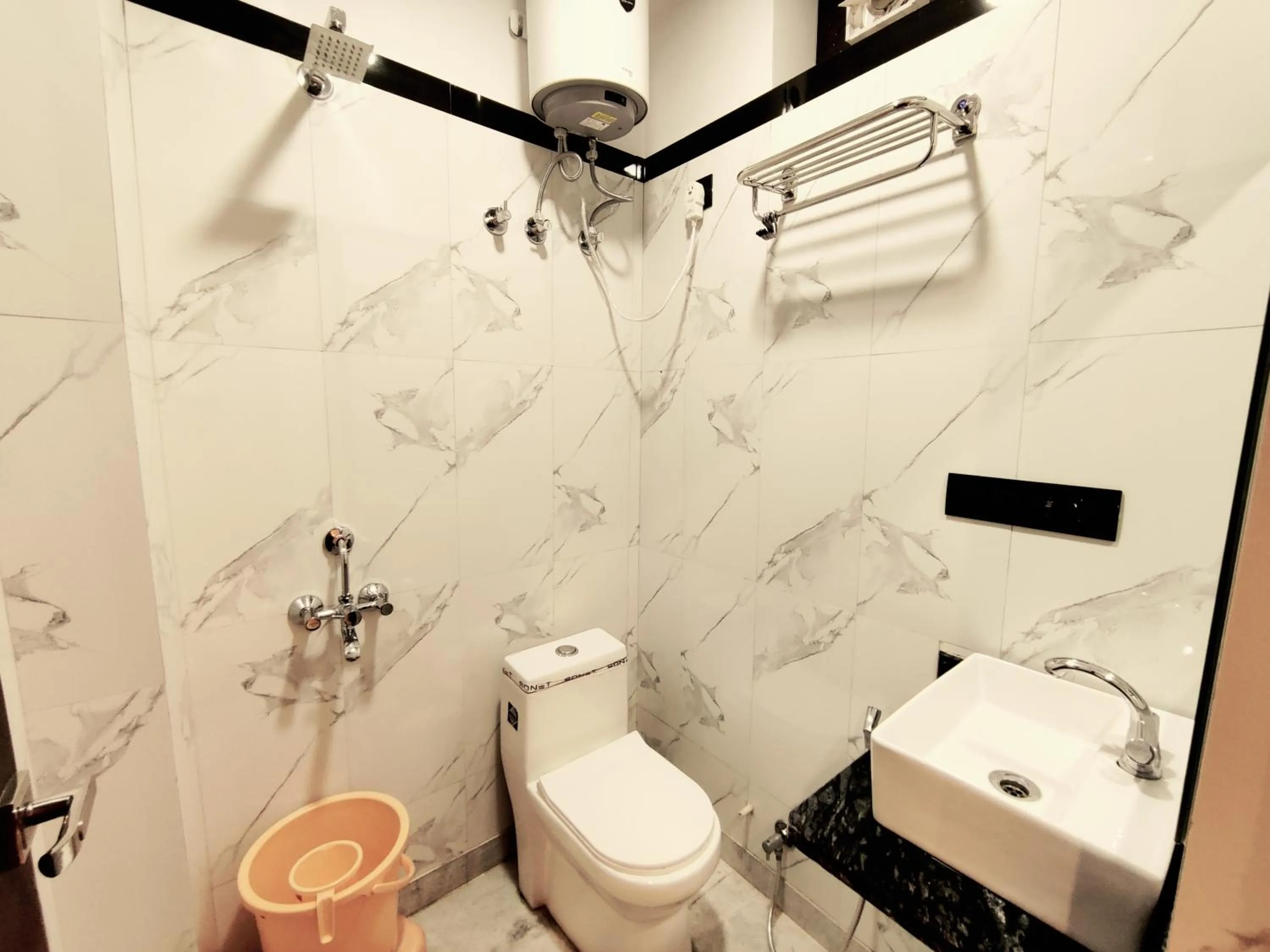 Shower in Hotel Vasshifa Palace