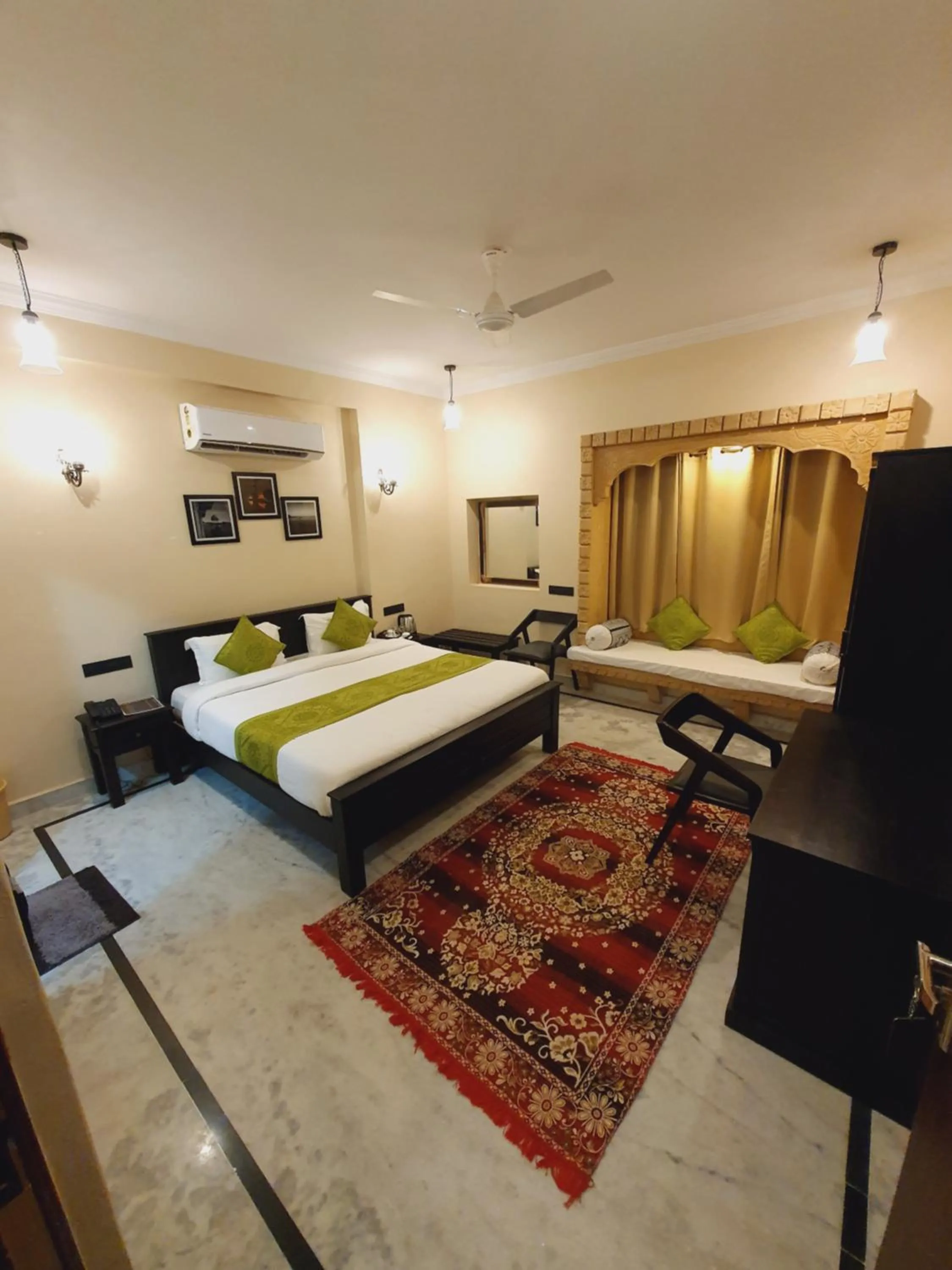 Photo of the whole room, Bed in Hotel Vasshifa Palace