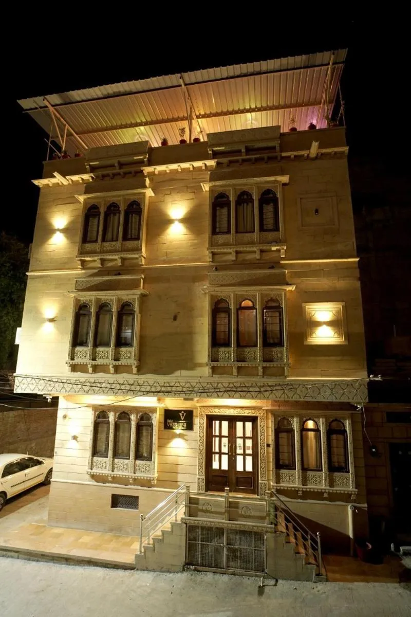 Night in Hotel Vasshifa Palace