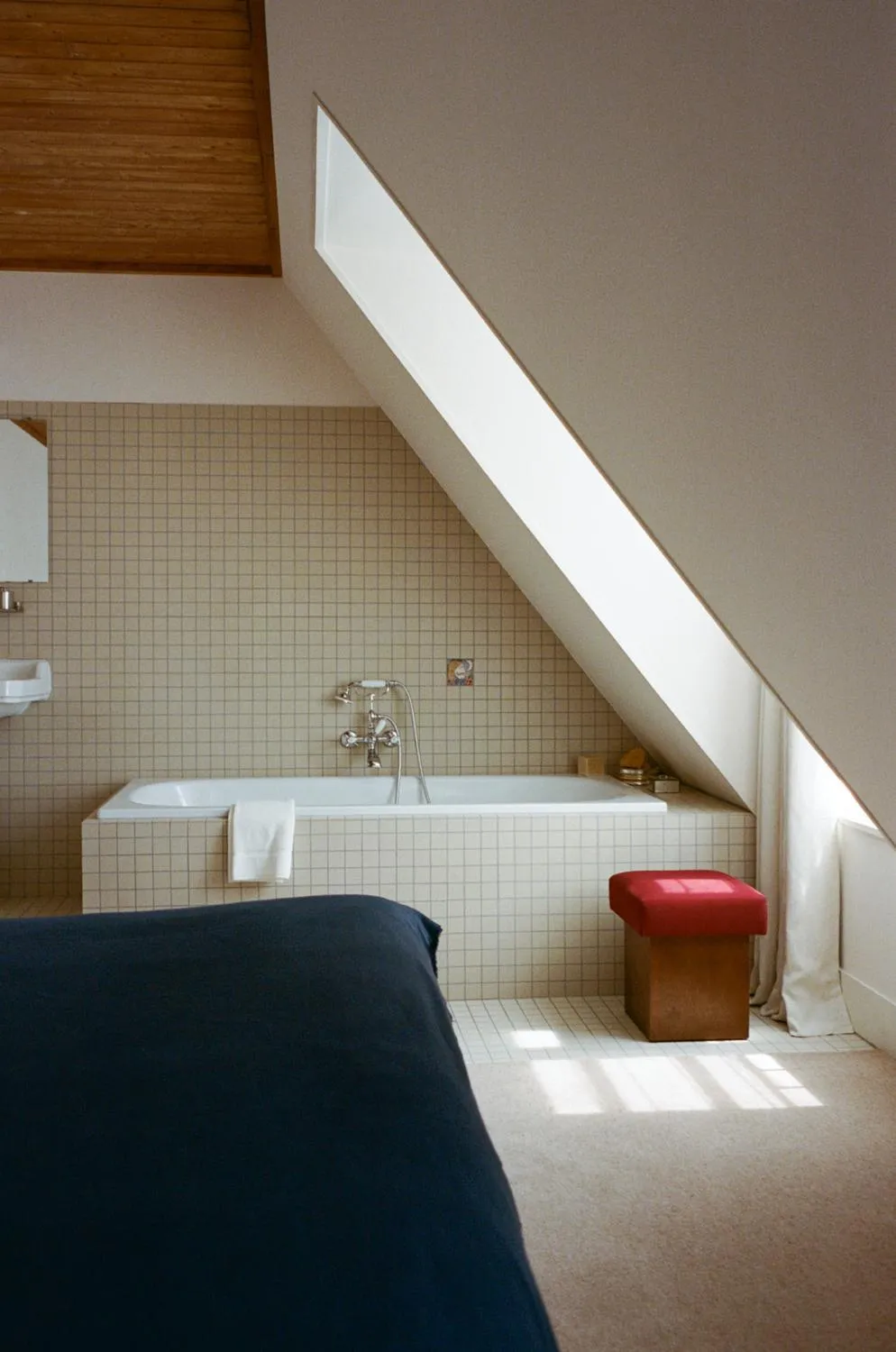 Bathroom, Bed in Hôtel Massé