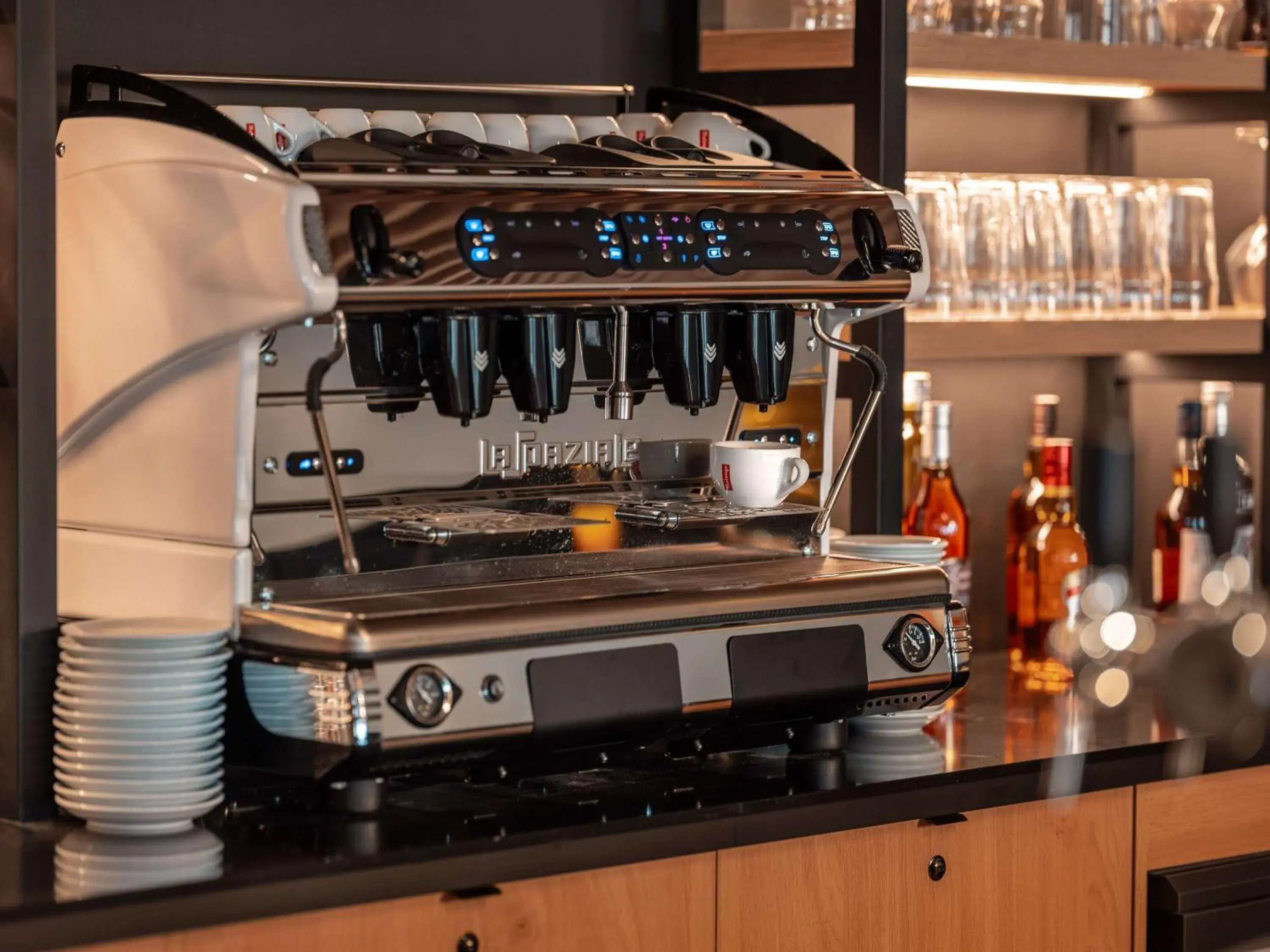 Lounge or bar in ibis Styles Fontenay Lounge or bar in ibis Styles Fontenay