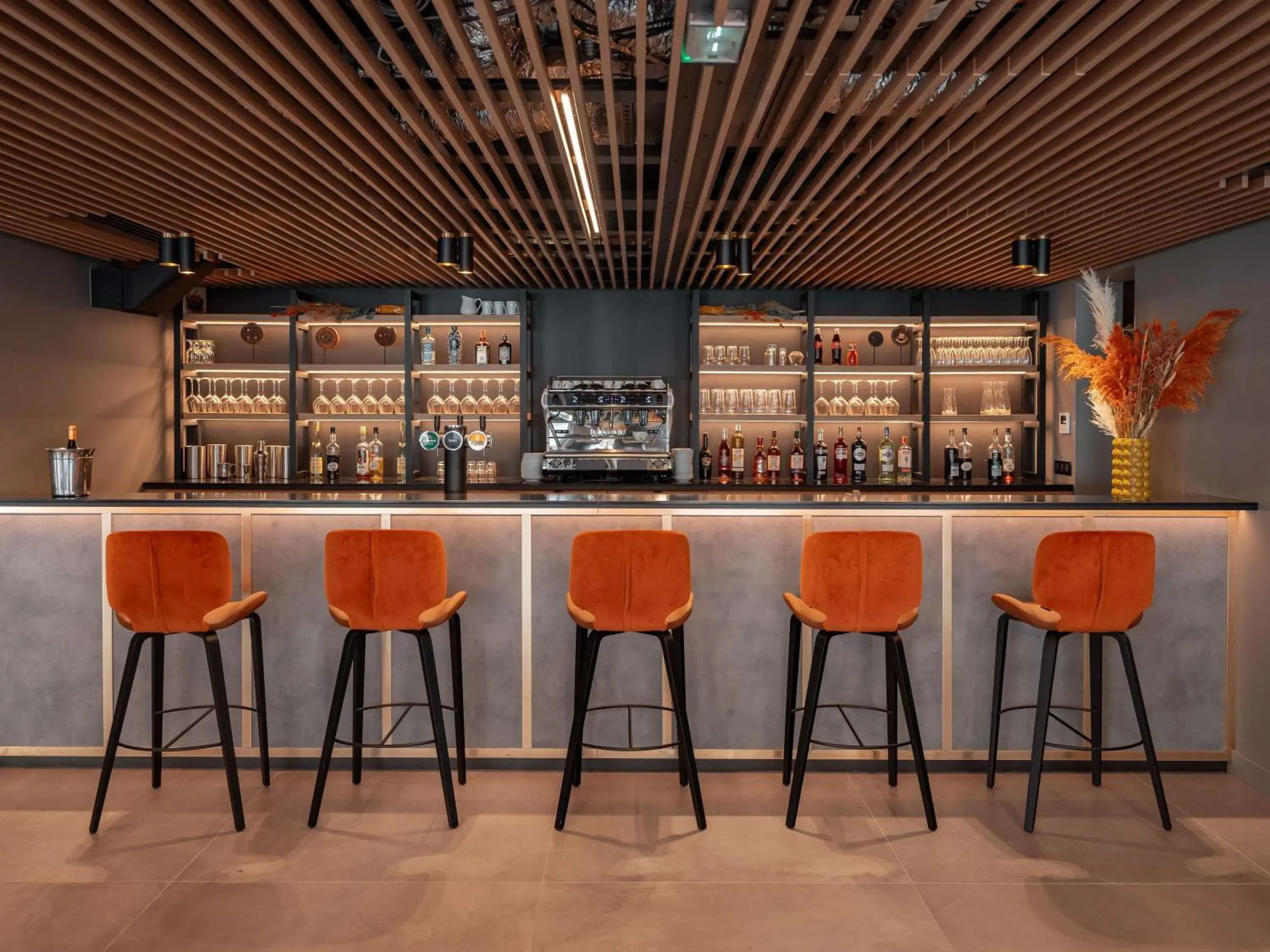 Lounge or bar in ibis Styles Fontenay Lounge or bar in ibis Styles Fontenay