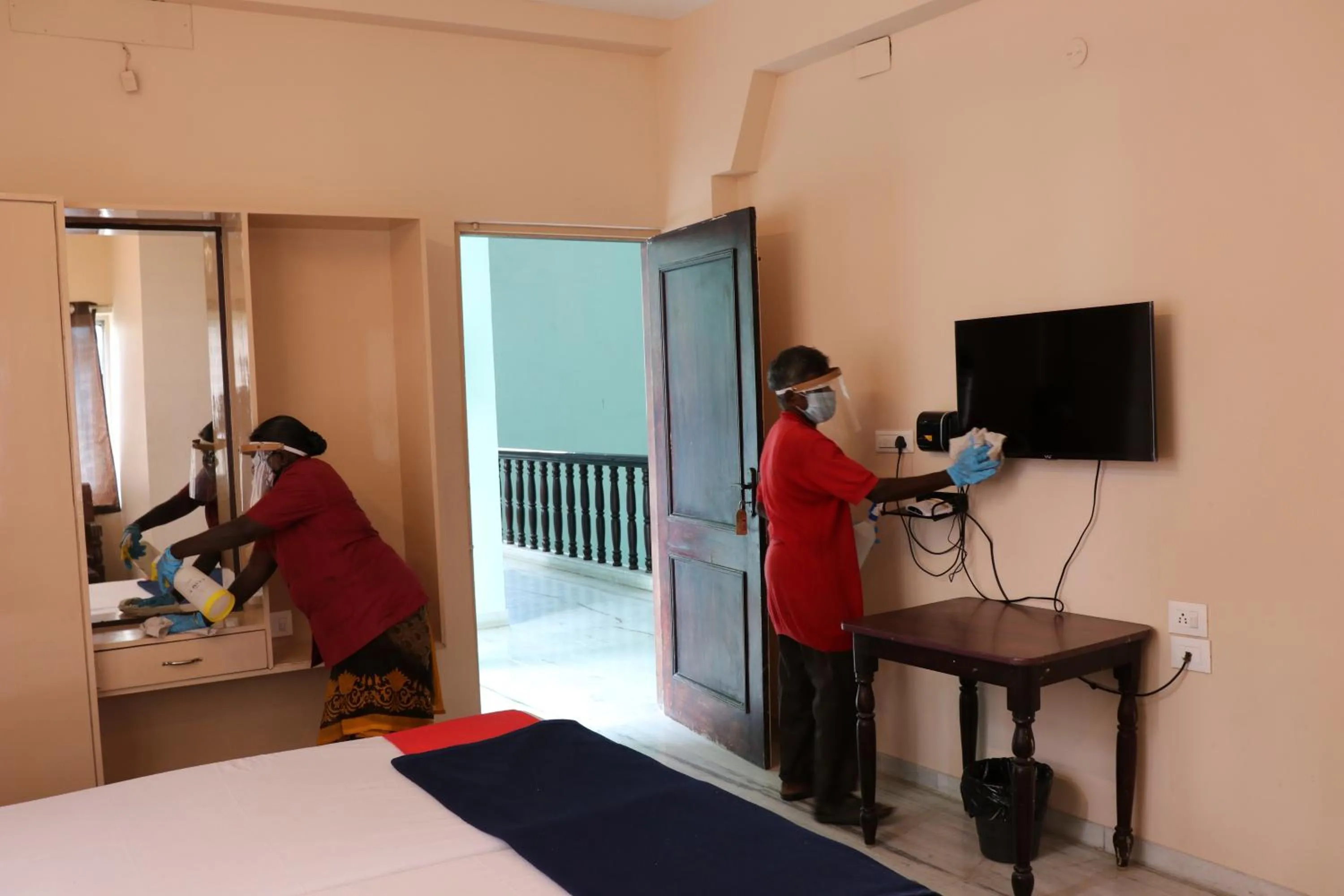 Staff in Hotel Pearls