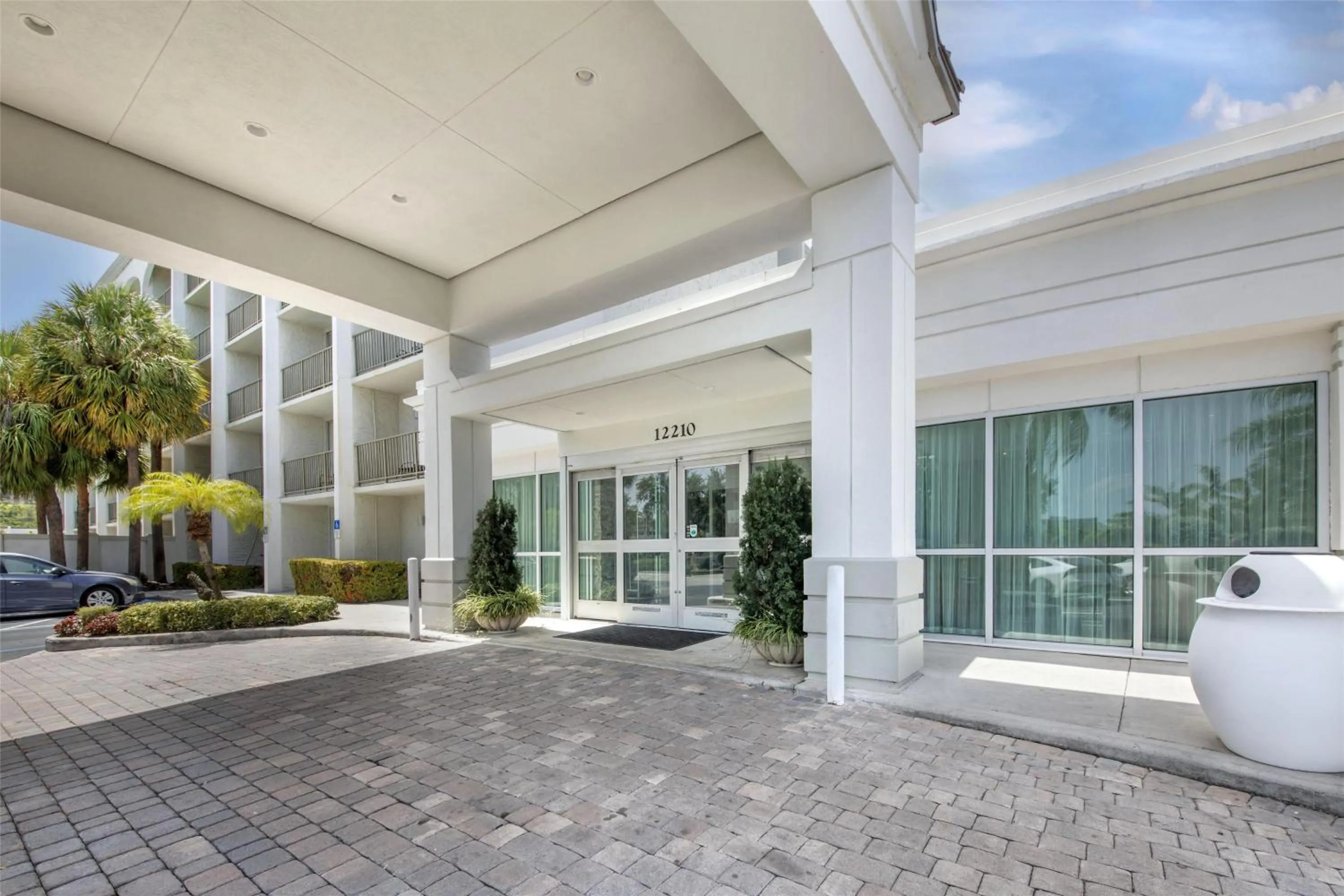 Property building in Best Western Plus North Miami-Bal Harbour
