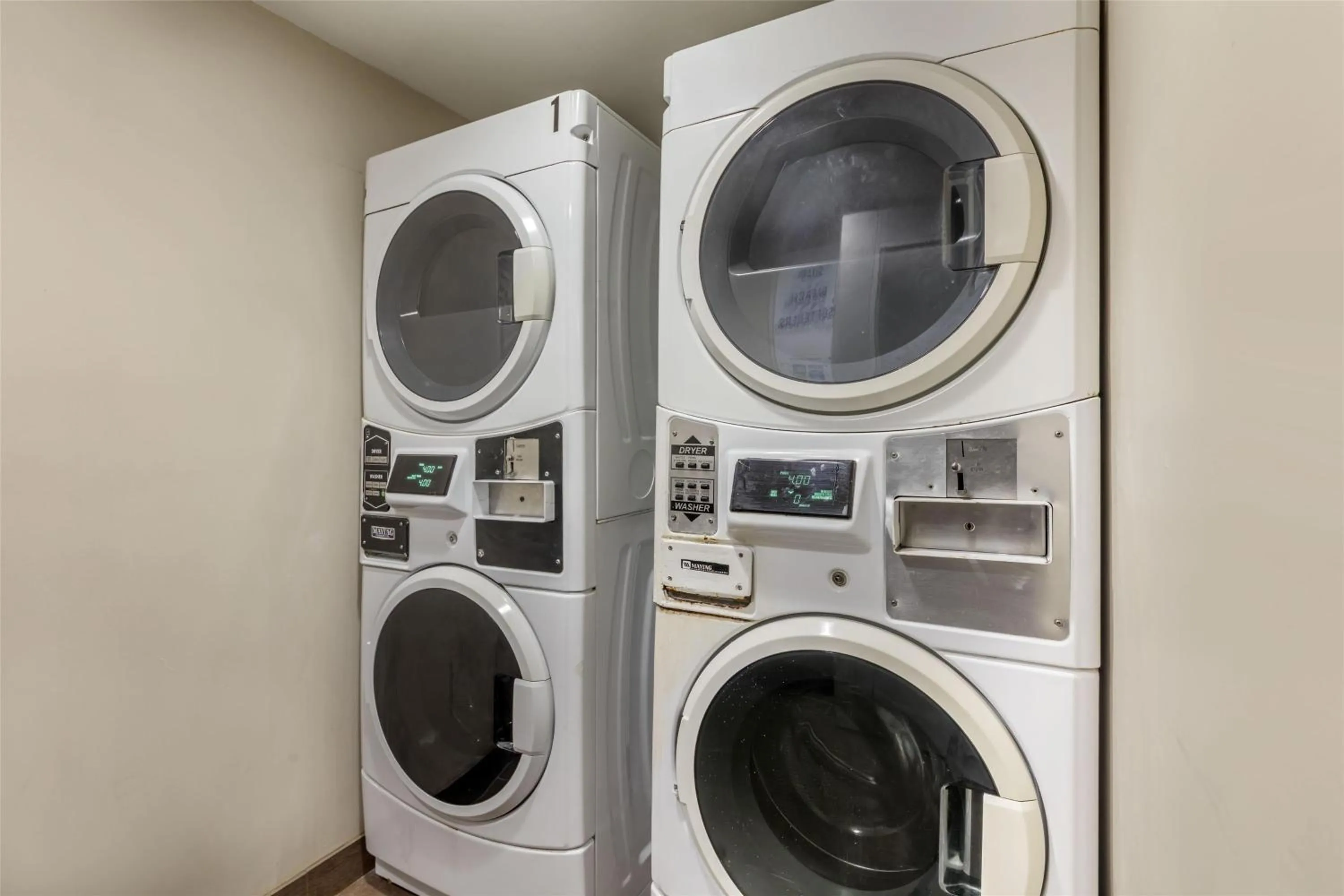 Property building in Best Western Plus North Miami-Bal Harbour