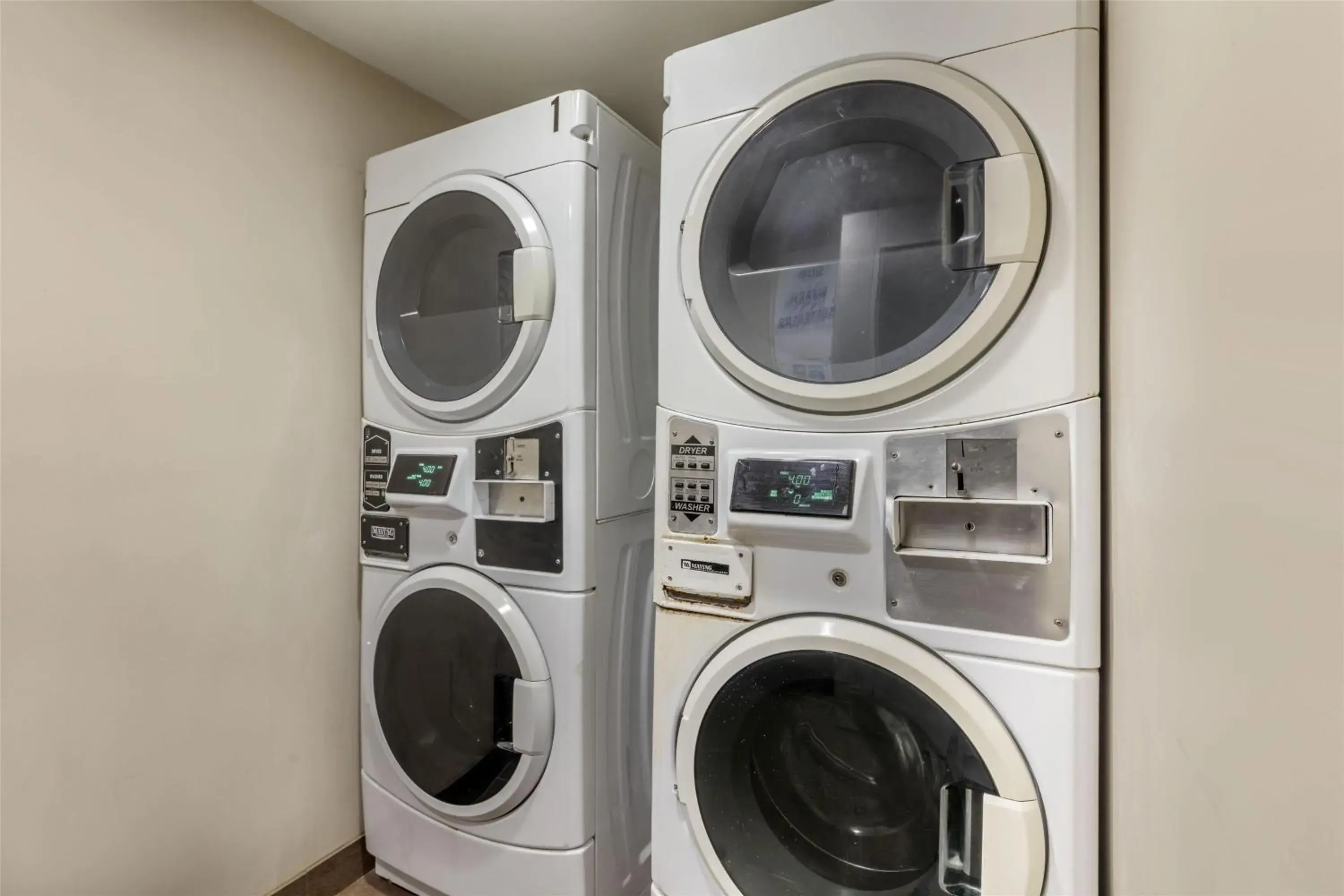 Property building in Best Western Plus North Miami-Bal Harbour Property building in Best Western Plus North Miami-Bal Harbour