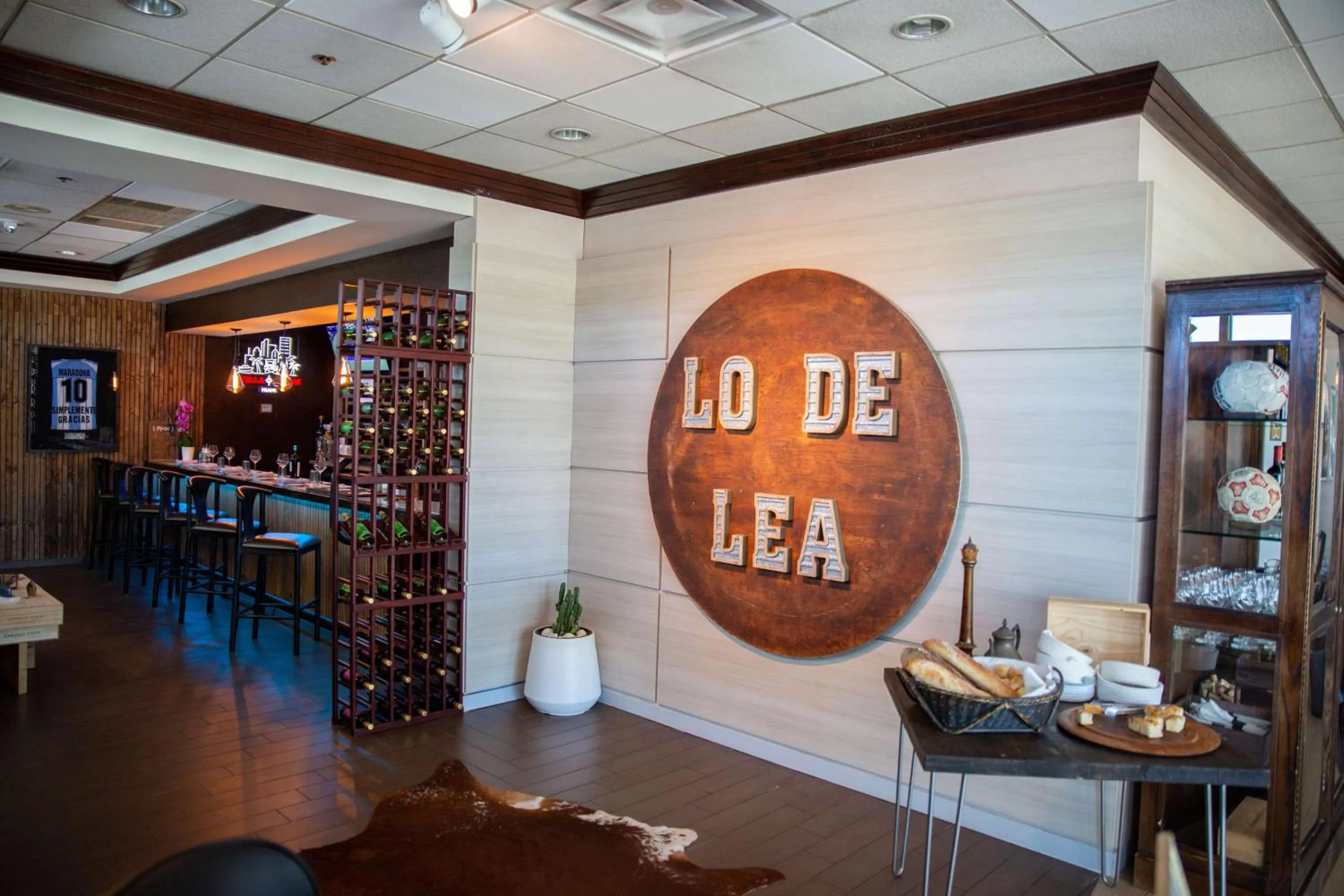 Restaurant/places to eat in Best Western Plus North Miami-Bal Harbour