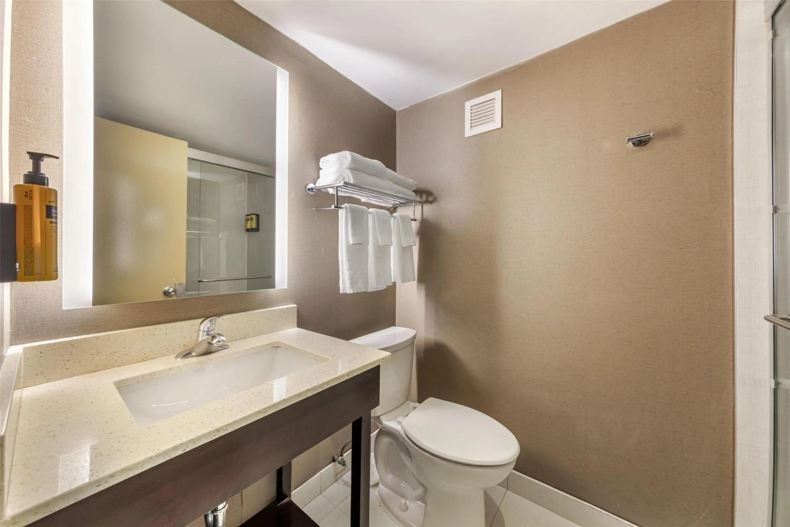 Bathroom in Best Western Plus North Miami-Bal Harbour