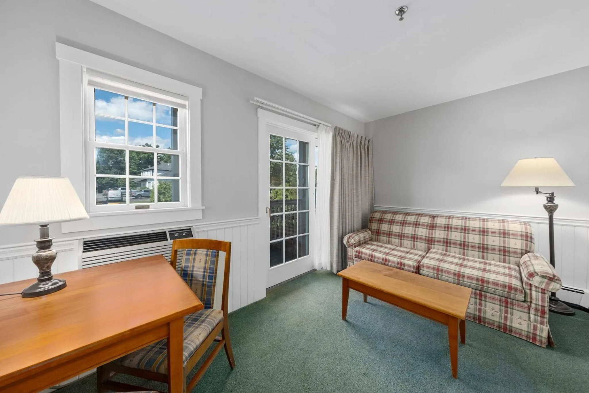 Seating area in Country Inn at Camden Rockport