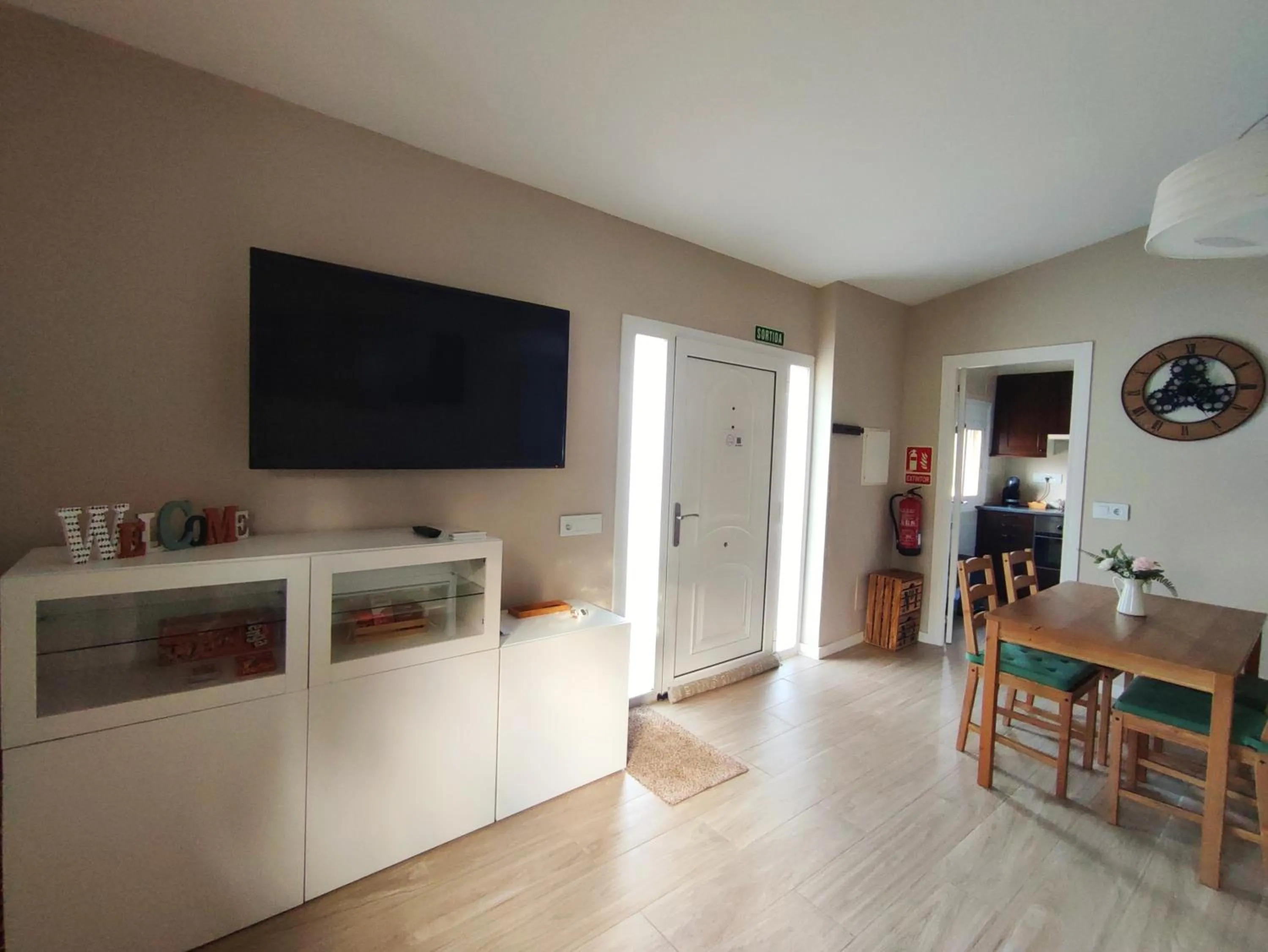 TV and multimedia in Can Costals Cerezo