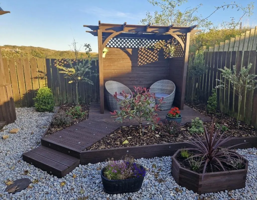 Garden in Room on the River
