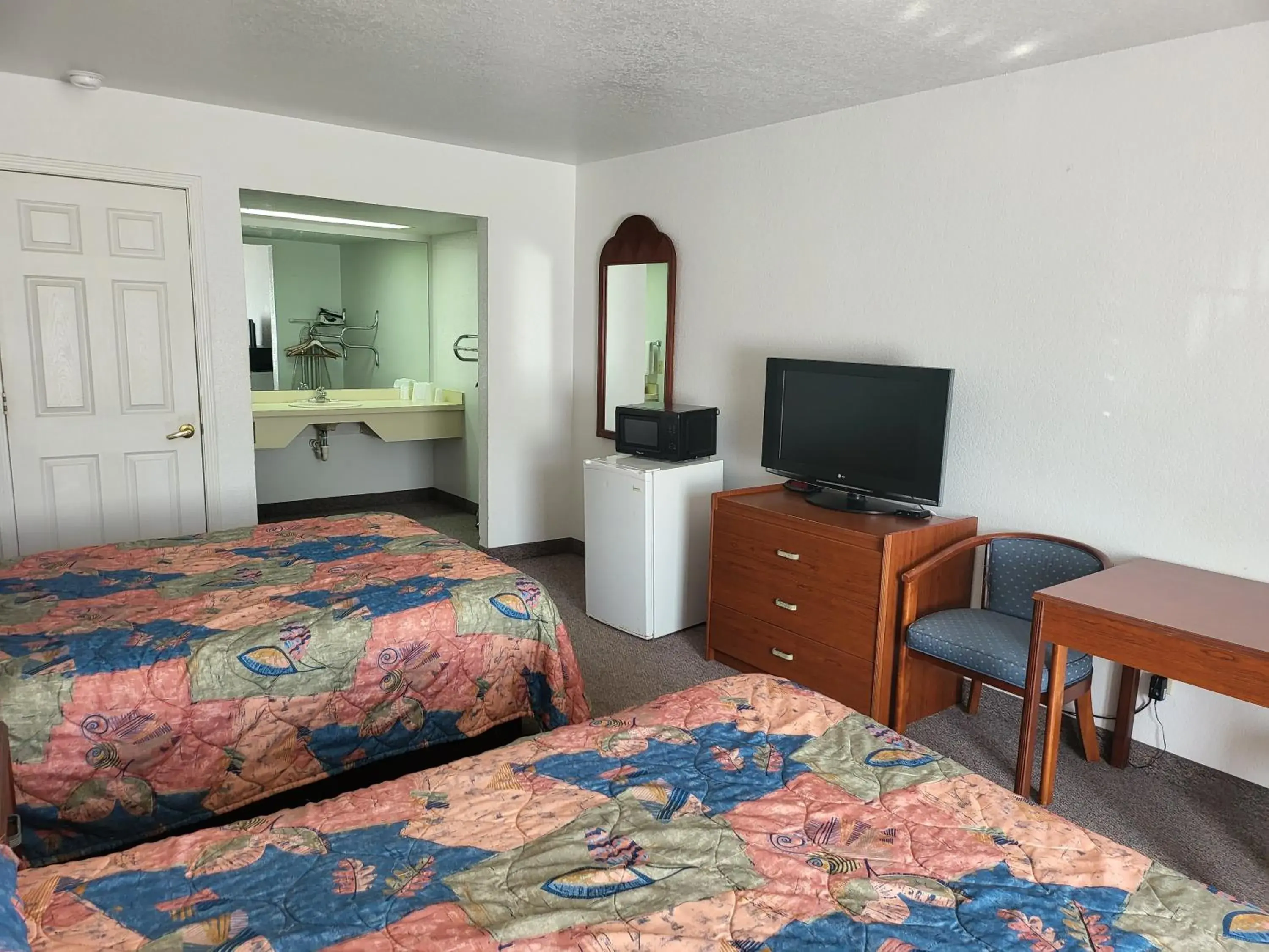 Bed in Blue Ribbon Inn and Suites Bed in Blue Ribbon Inn and Suites